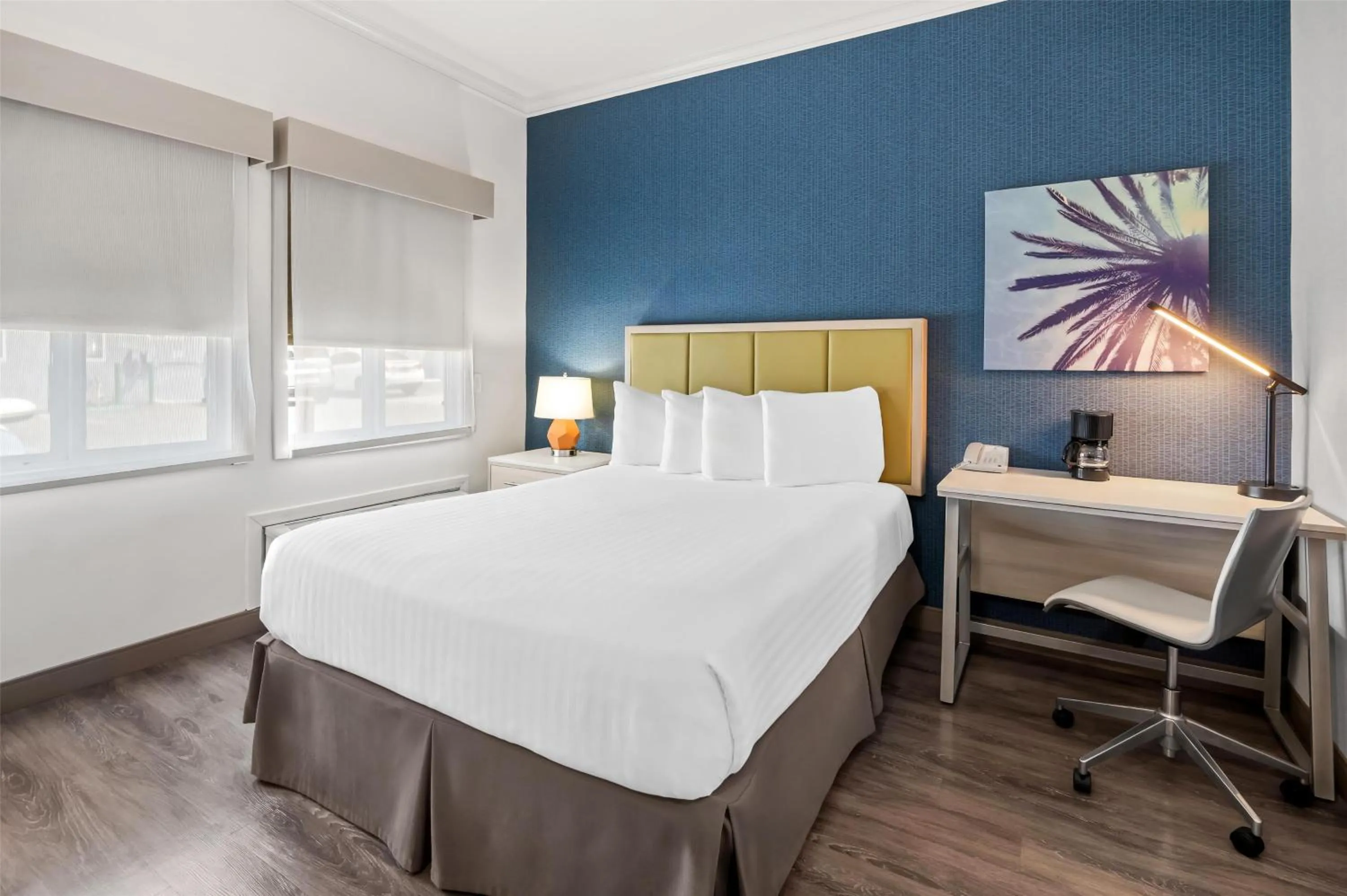 Bedroom, Bed in SureStay Hotel by Best Western Santa Monica
