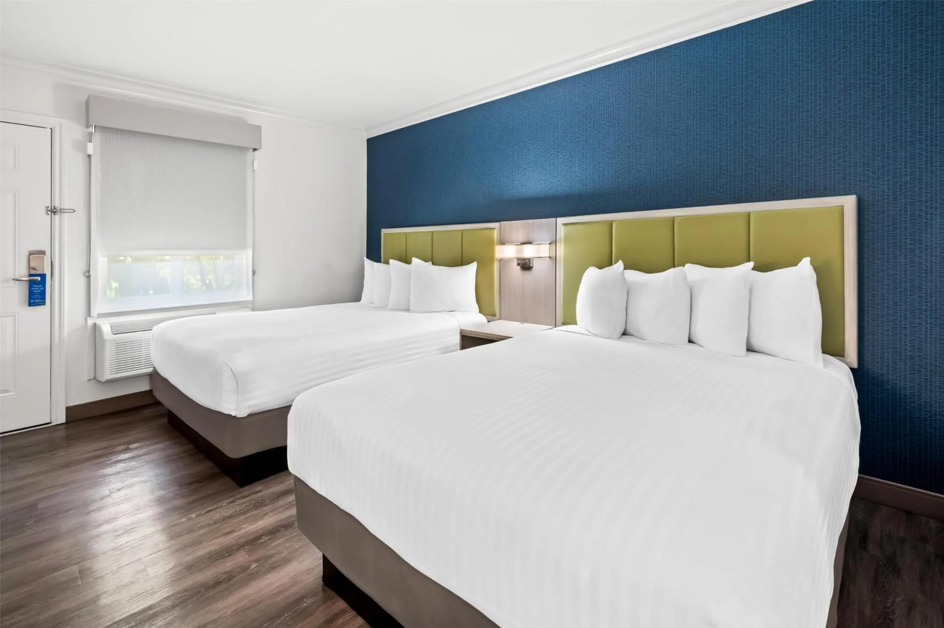 Bedroom, Bed in SureStay Hotel by Best Western Santa Monica