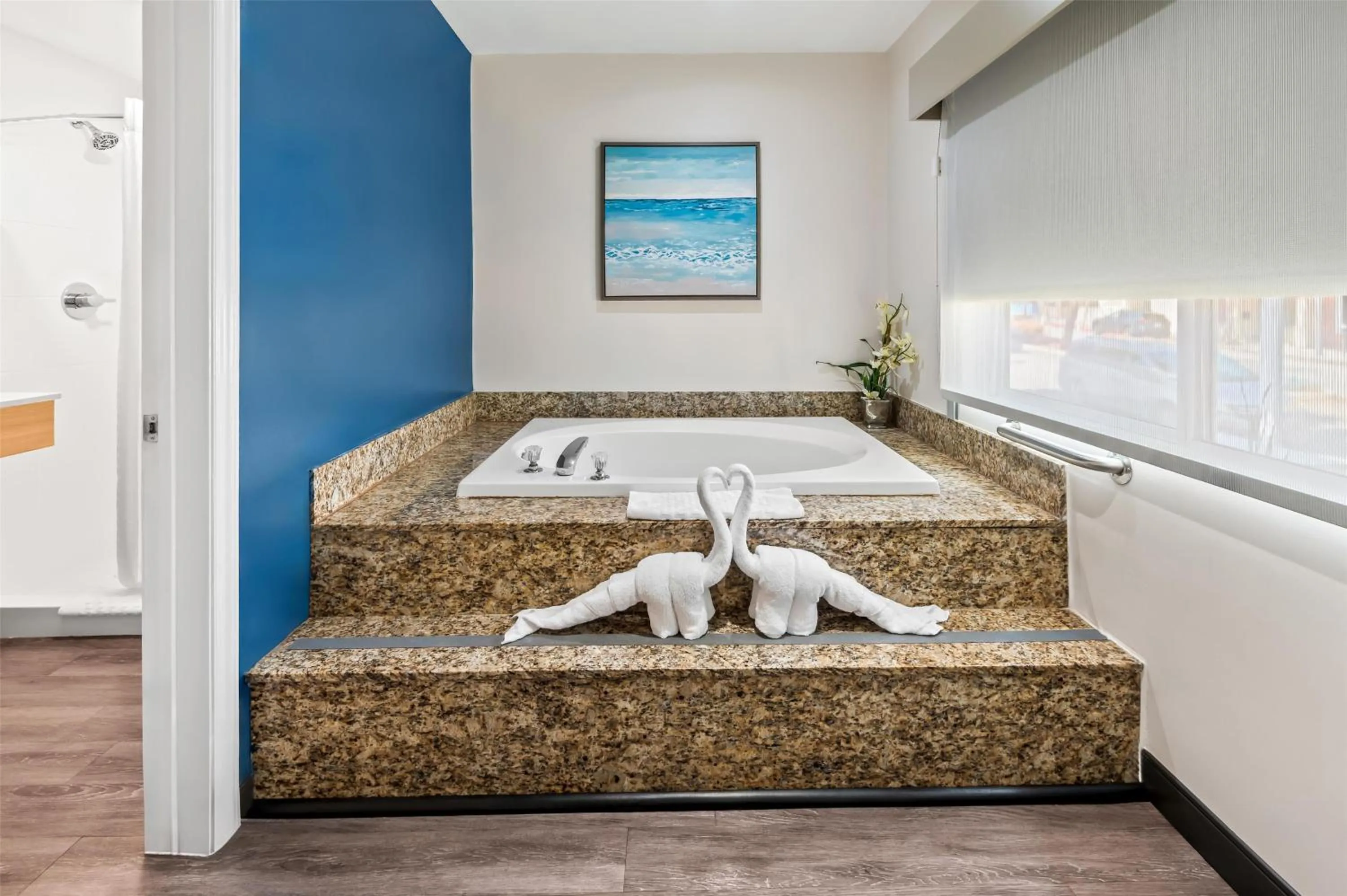 Spa and wellness centre/facilities, Bed in SureStay Hotel by Best Western Santa Monica
