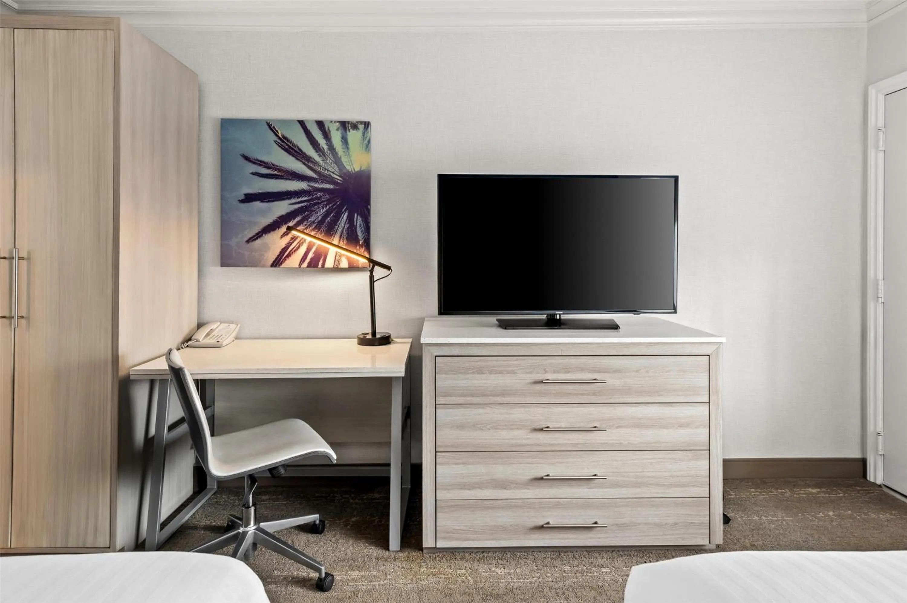 Bedroom in SureStay Hotel by Best Western Santa Monica