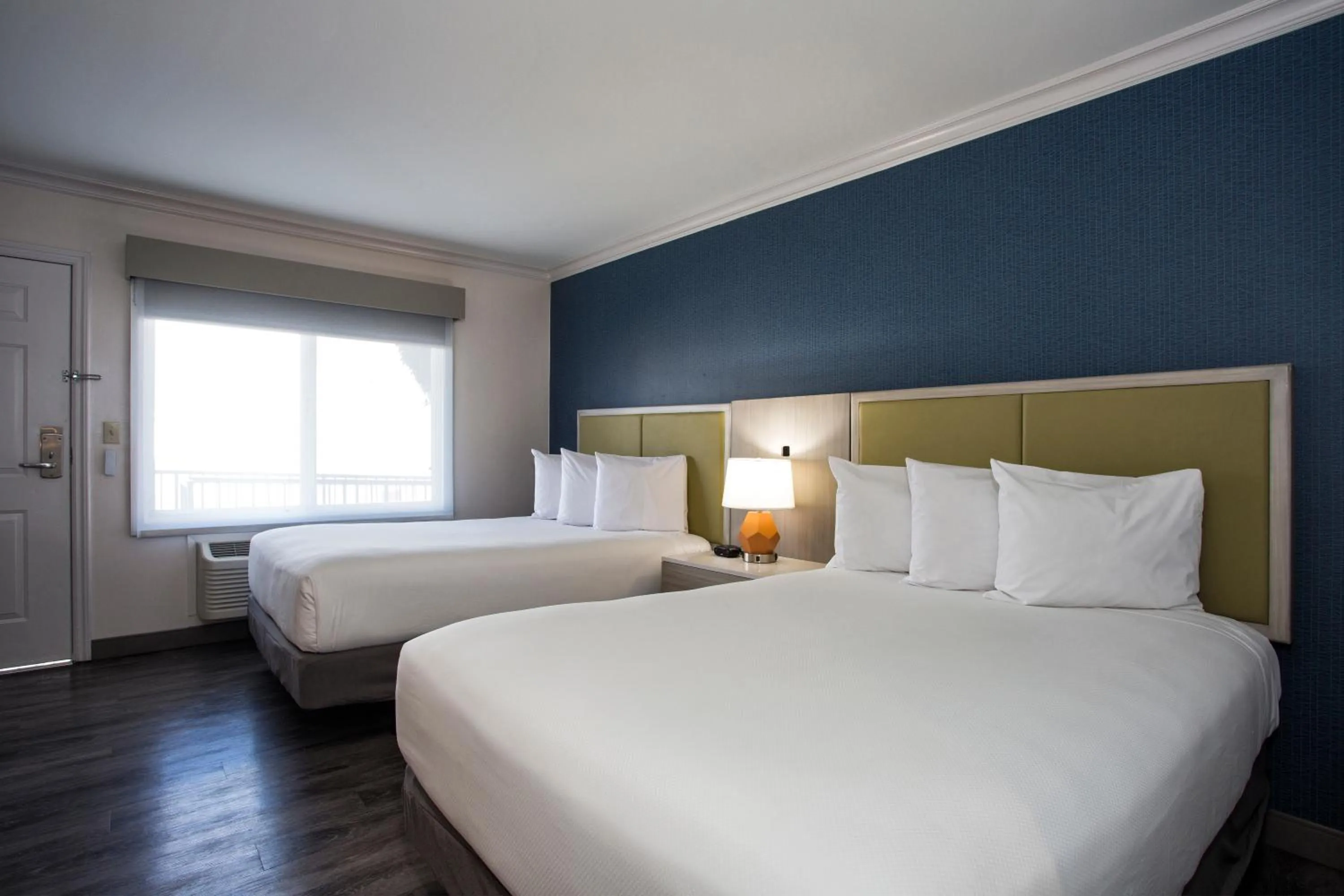 Bedroom, Bed in SureStay Hotel by Best Western Santa Monica