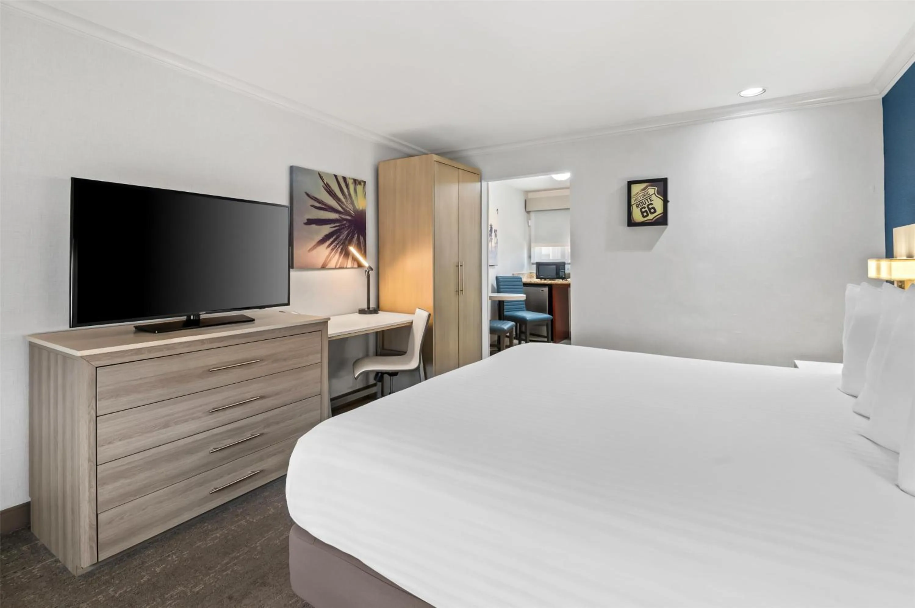 Bedroom, Bed in SureStay Hotel by Best Western Santa Monica