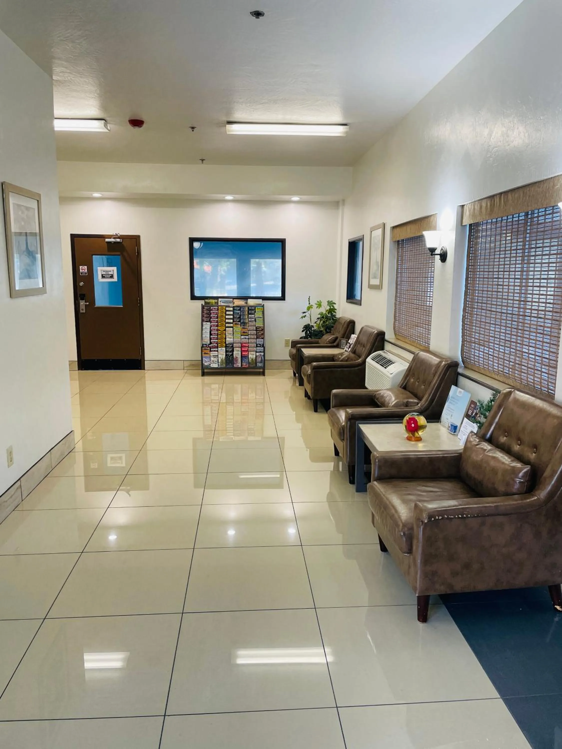 Seating area in Super 8 by Wyndham Lacey Olympia Area