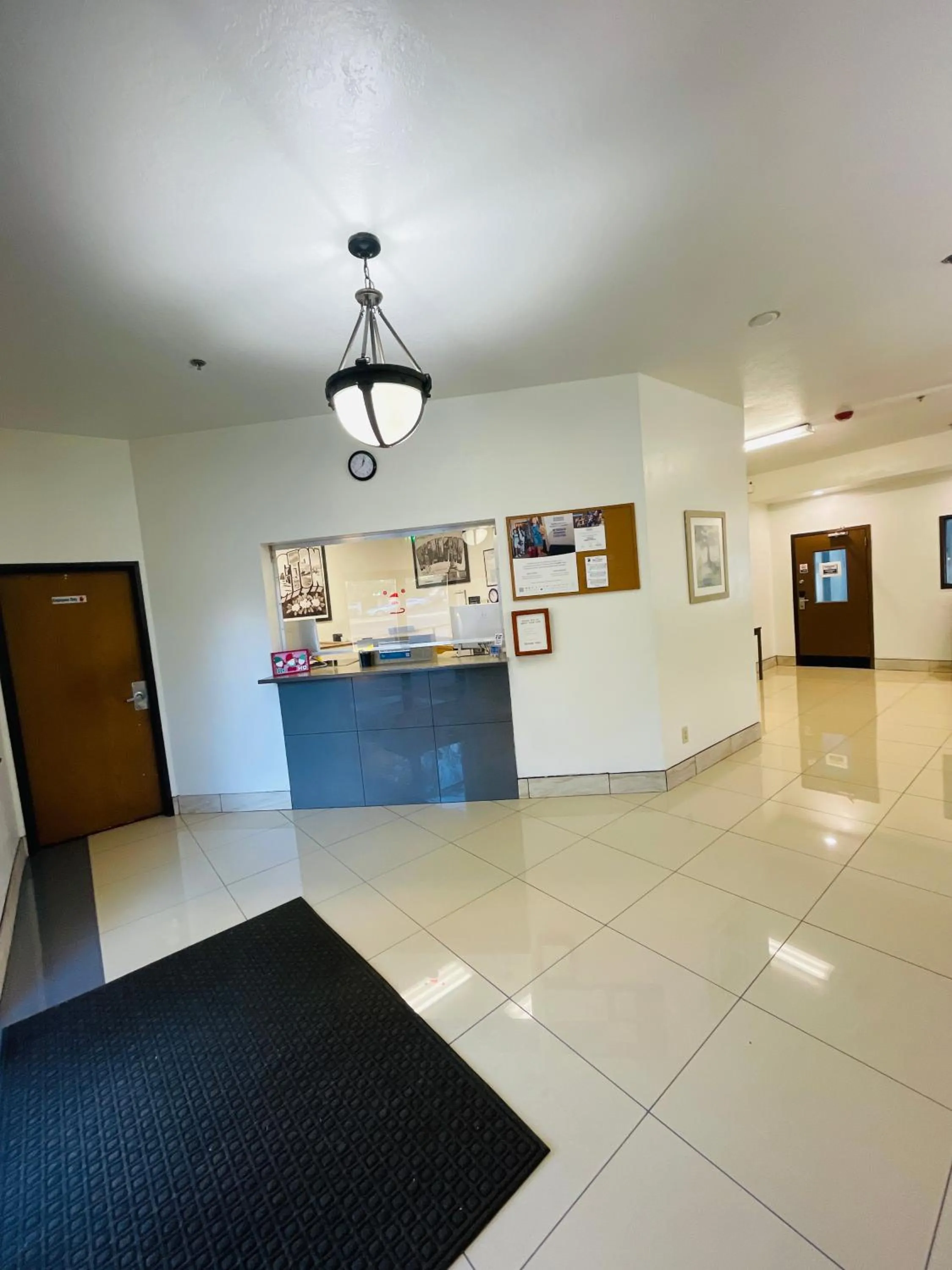 Lobby or reception in Super 8 by Wyndham Lacey Olympia Area