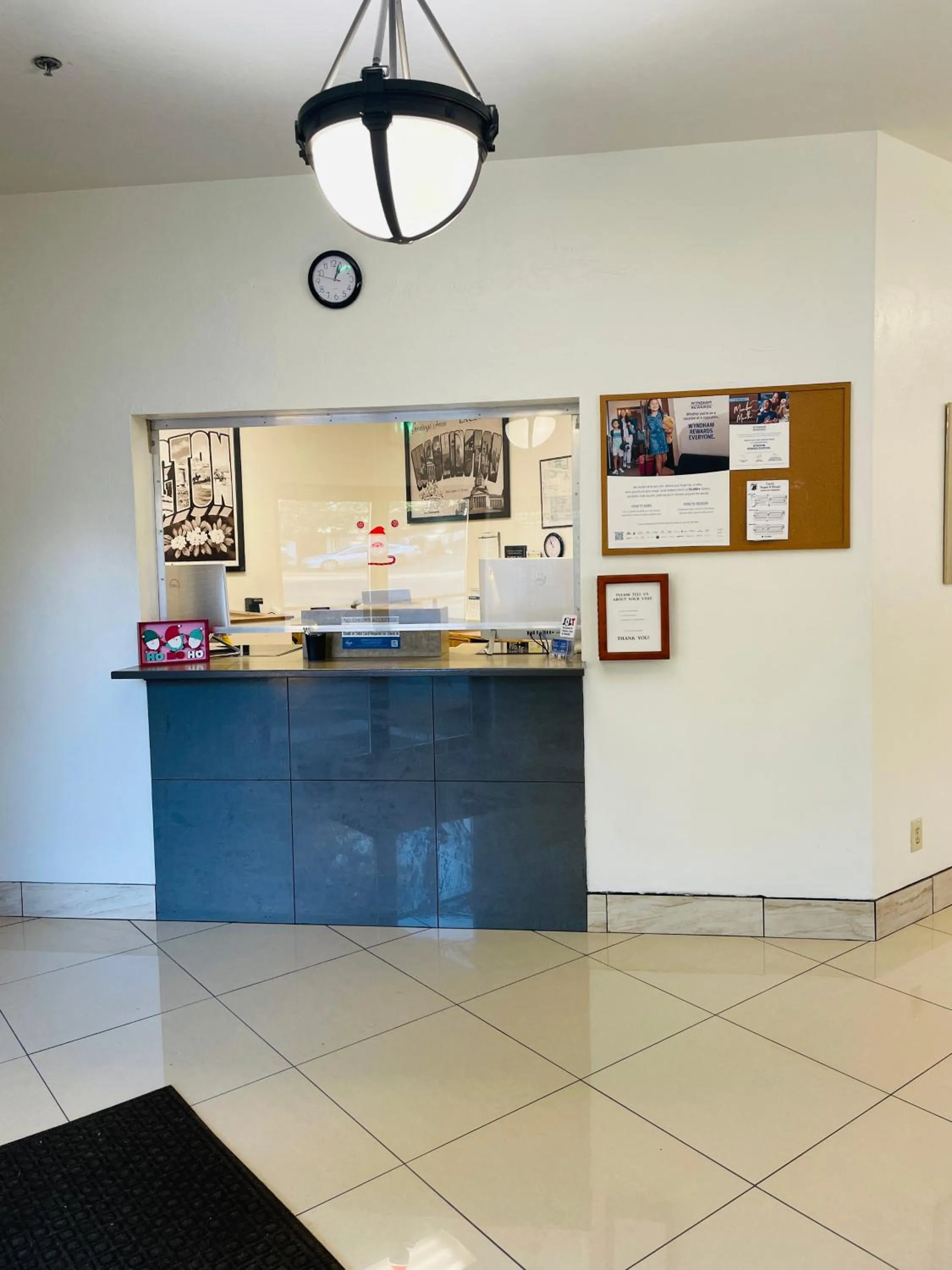 Lobby or reception in Super 8 by Wyndham Lacey Olympia Area