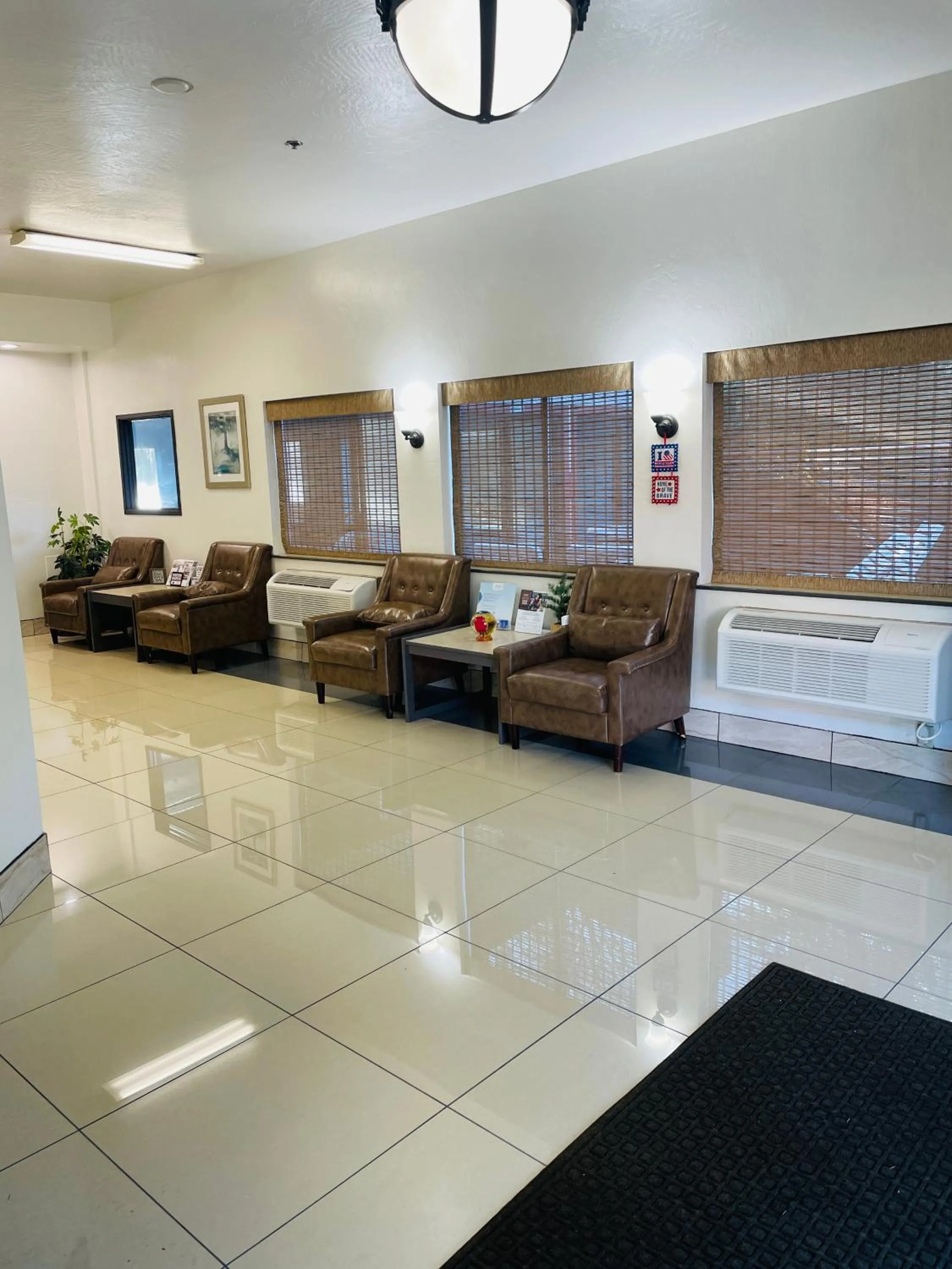 Lobby or reception in Super 8 by Wyndham Lacey Olympia Area