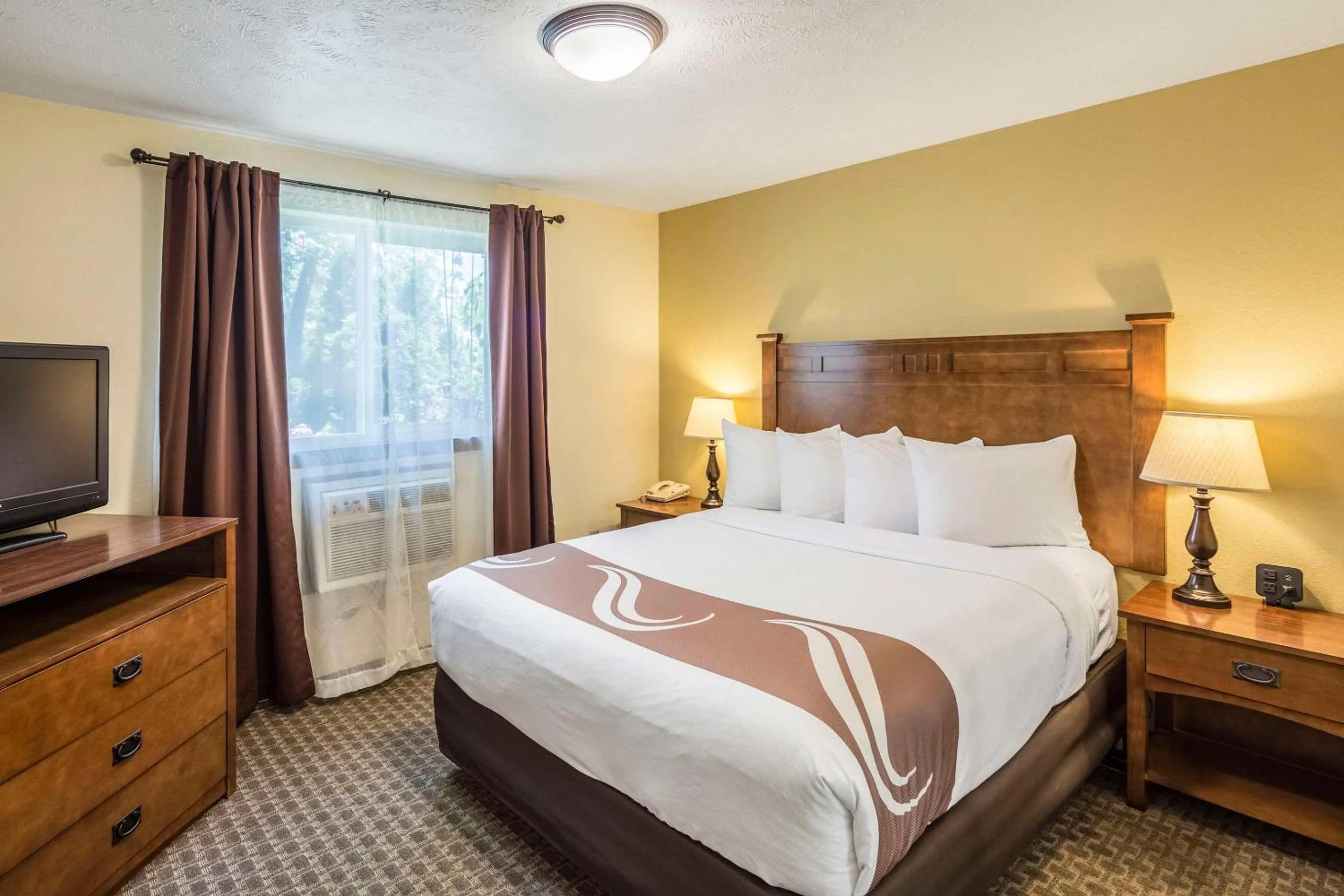 Bedroom, Bed in Quality Inn & Suites Coeur d'Alene