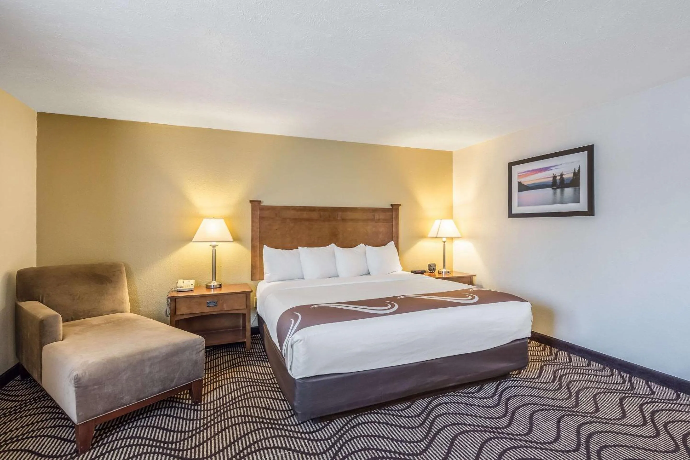 Bedroom, Bed in Quality Inn & Suites Coeur d'Alene