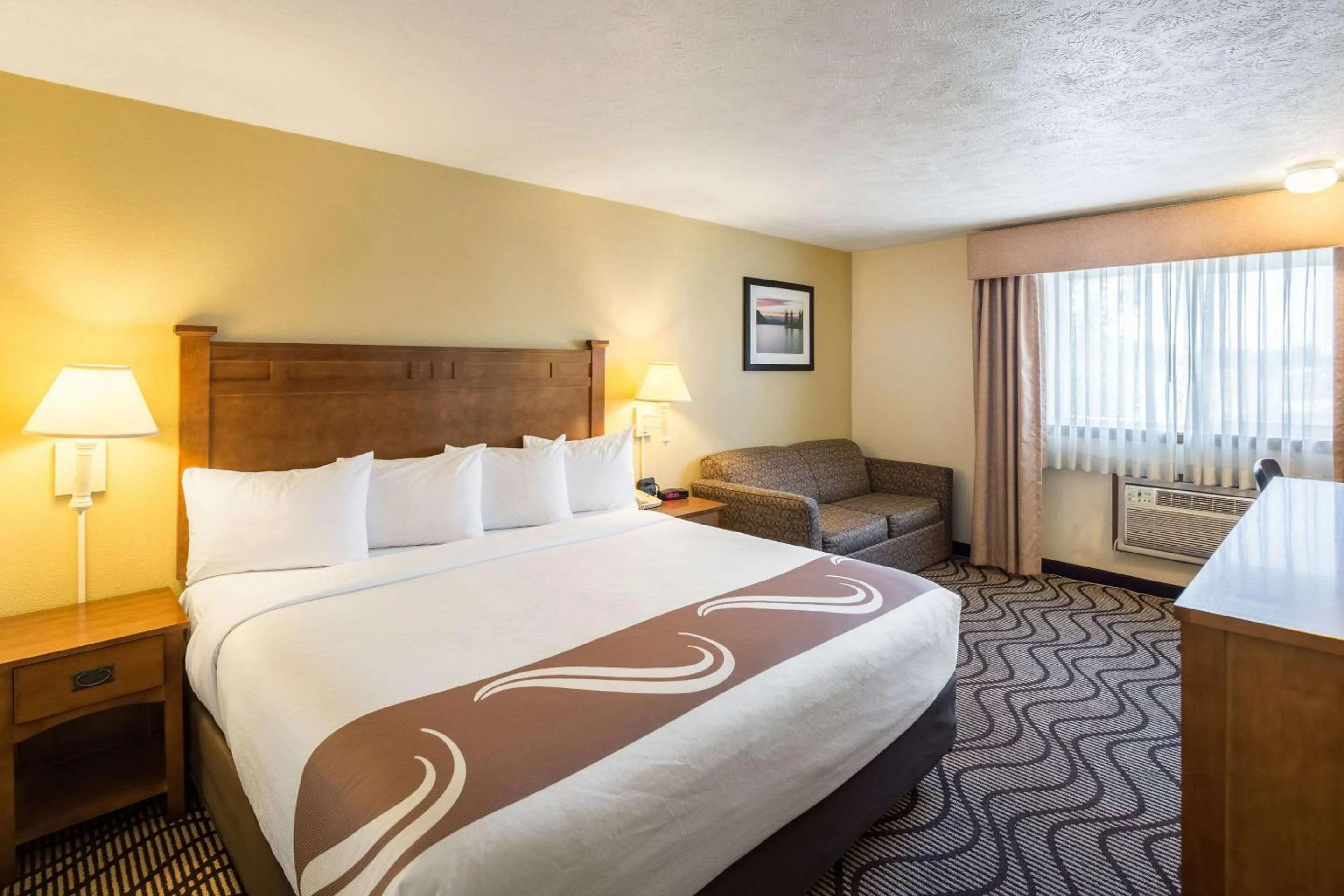 Bedroom, Bed in Quality Inn & Suites Coeur d'Alene