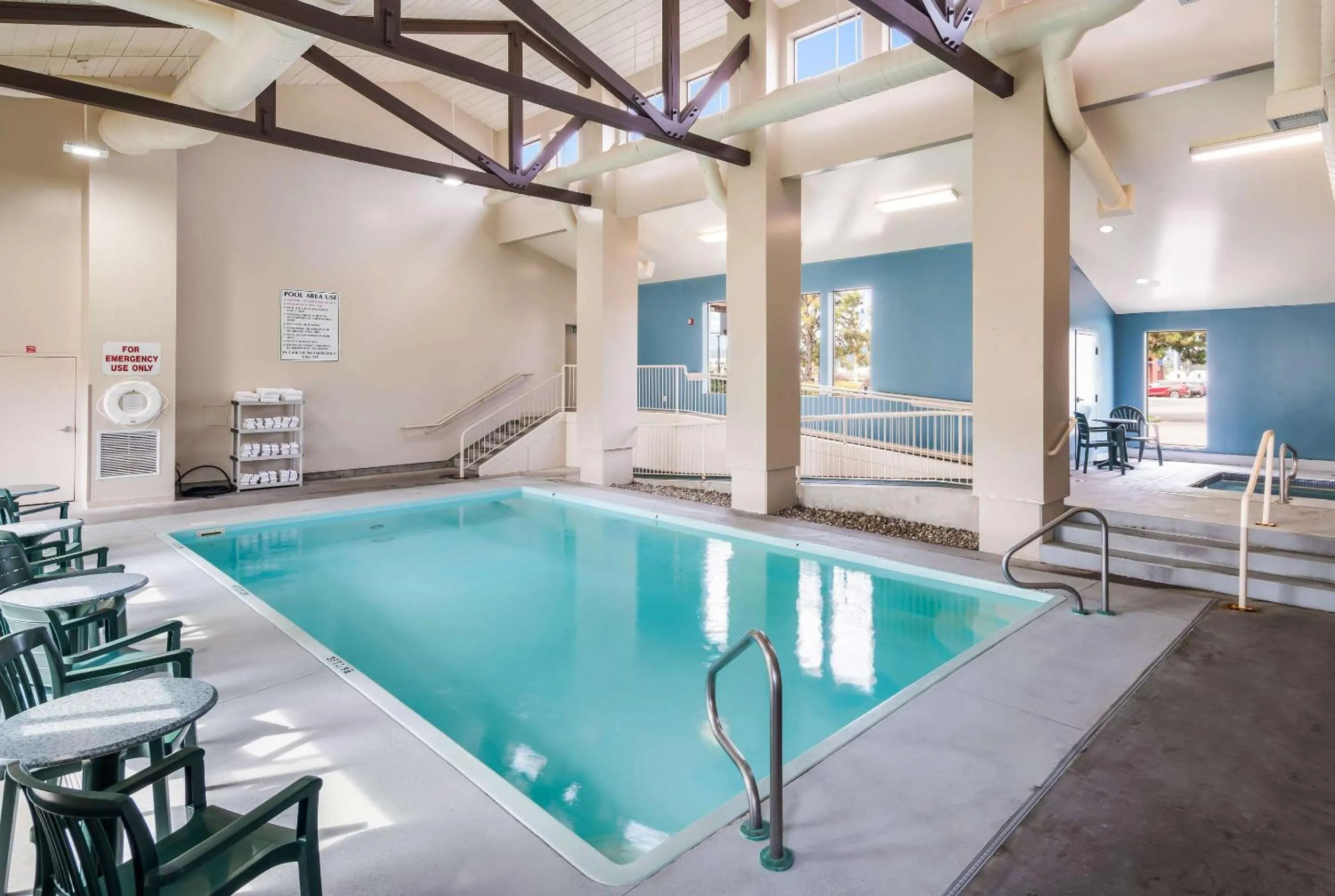 Swimming pool in Quality Inn & Suites Coeur d'Alene