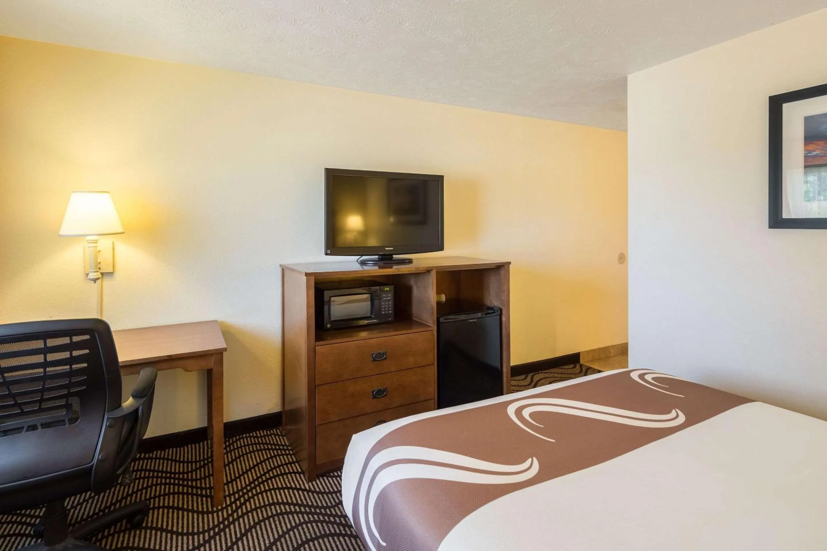 Bedroom, Bed in Quality Inn & Suites Coeur d'Alene