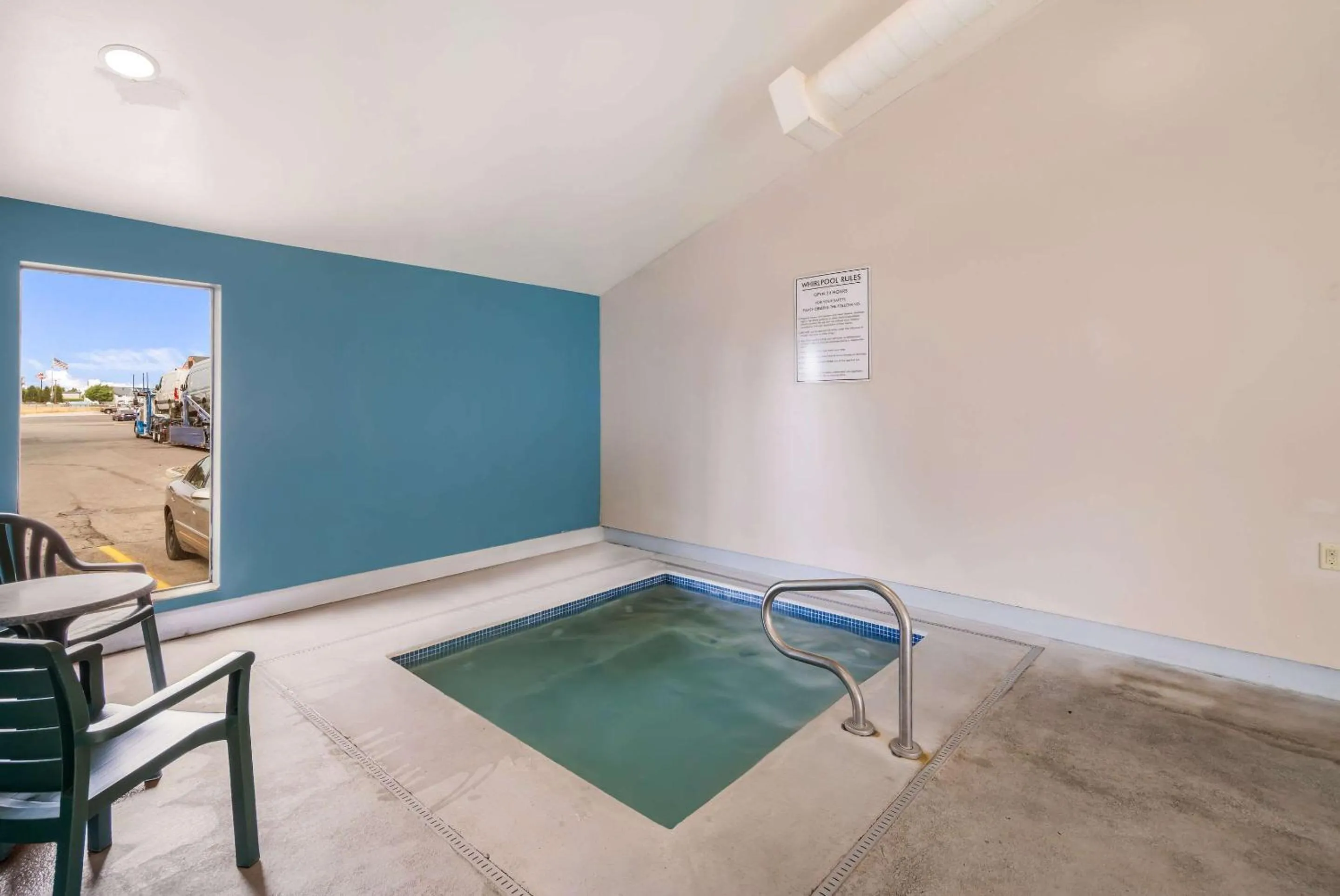Swimming pool in Quality Inn & Suites Coeur d'Alene