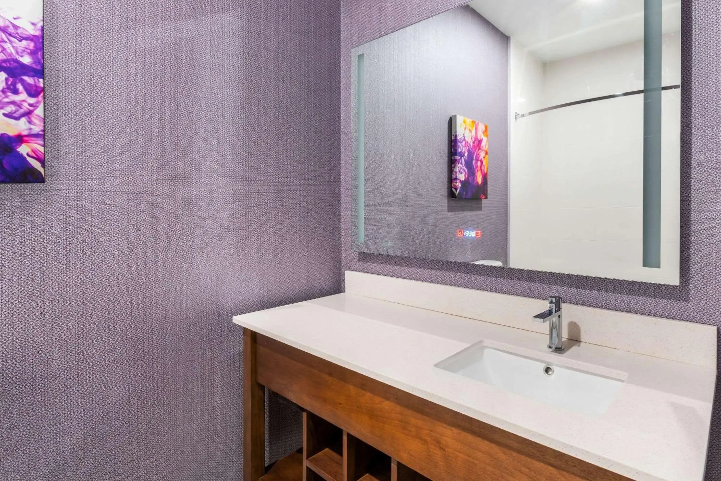 Superior King Room - Non-Smoking in La Quinta Inn & Suites by Wyndham Lewisville Superior King Room - Non-Smoking in La Quinta Inn & Suites by Wyndham Lewisville