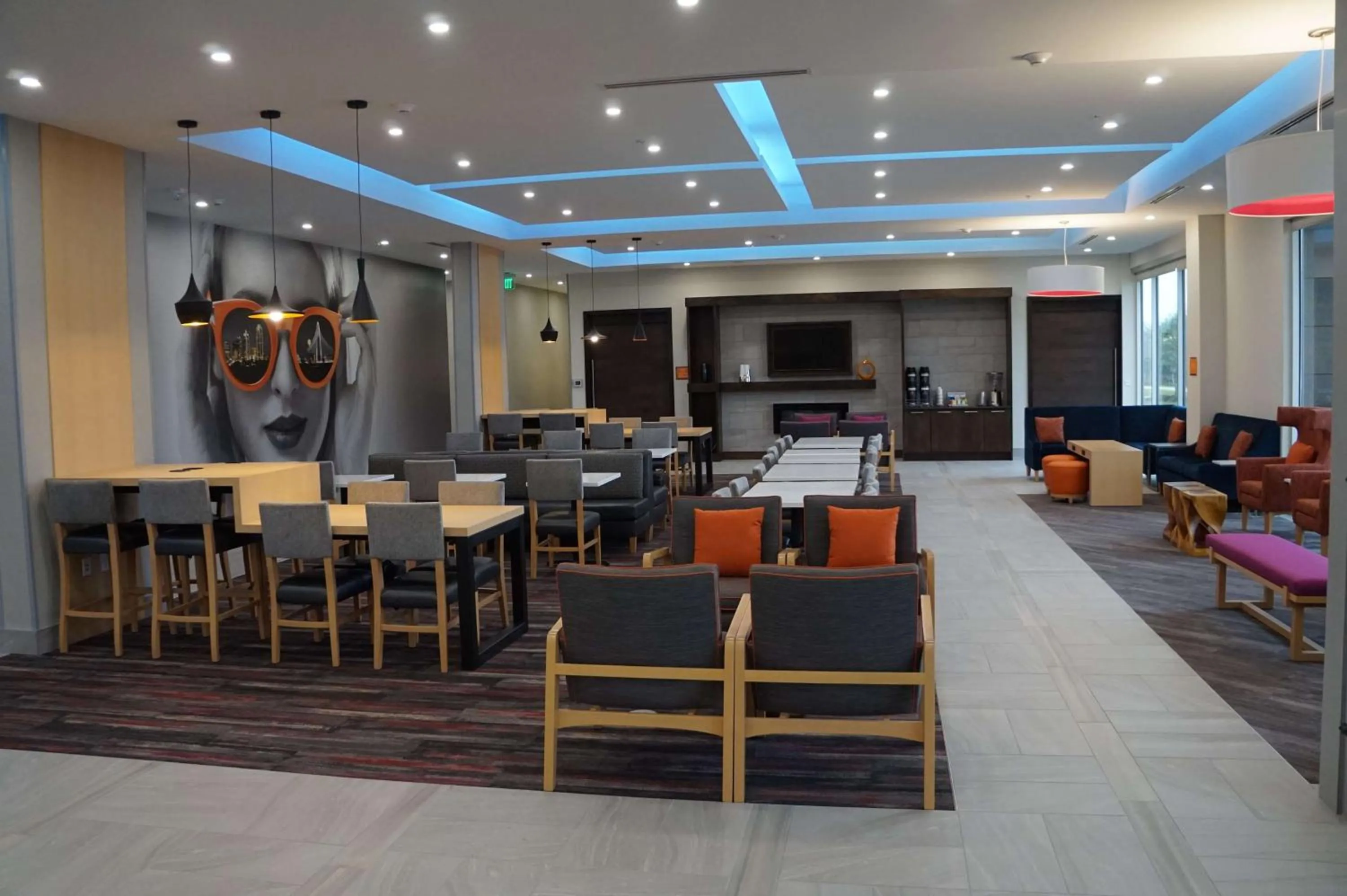 Restaurant/places to eat in La Quinta Inn & Suites by Wyndham Lewisville