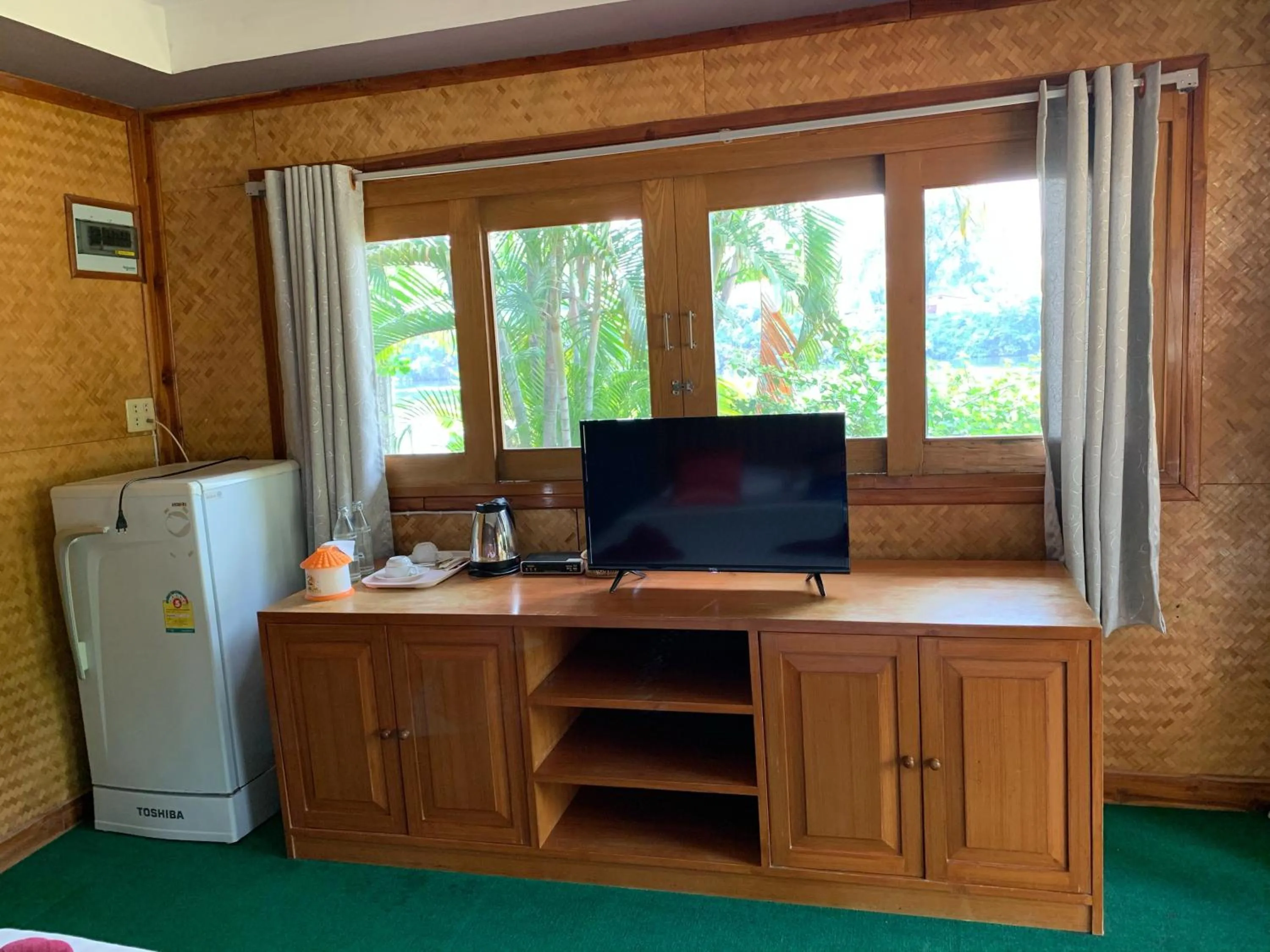 TV and multimedia in Buasawan Resort & Restaurant