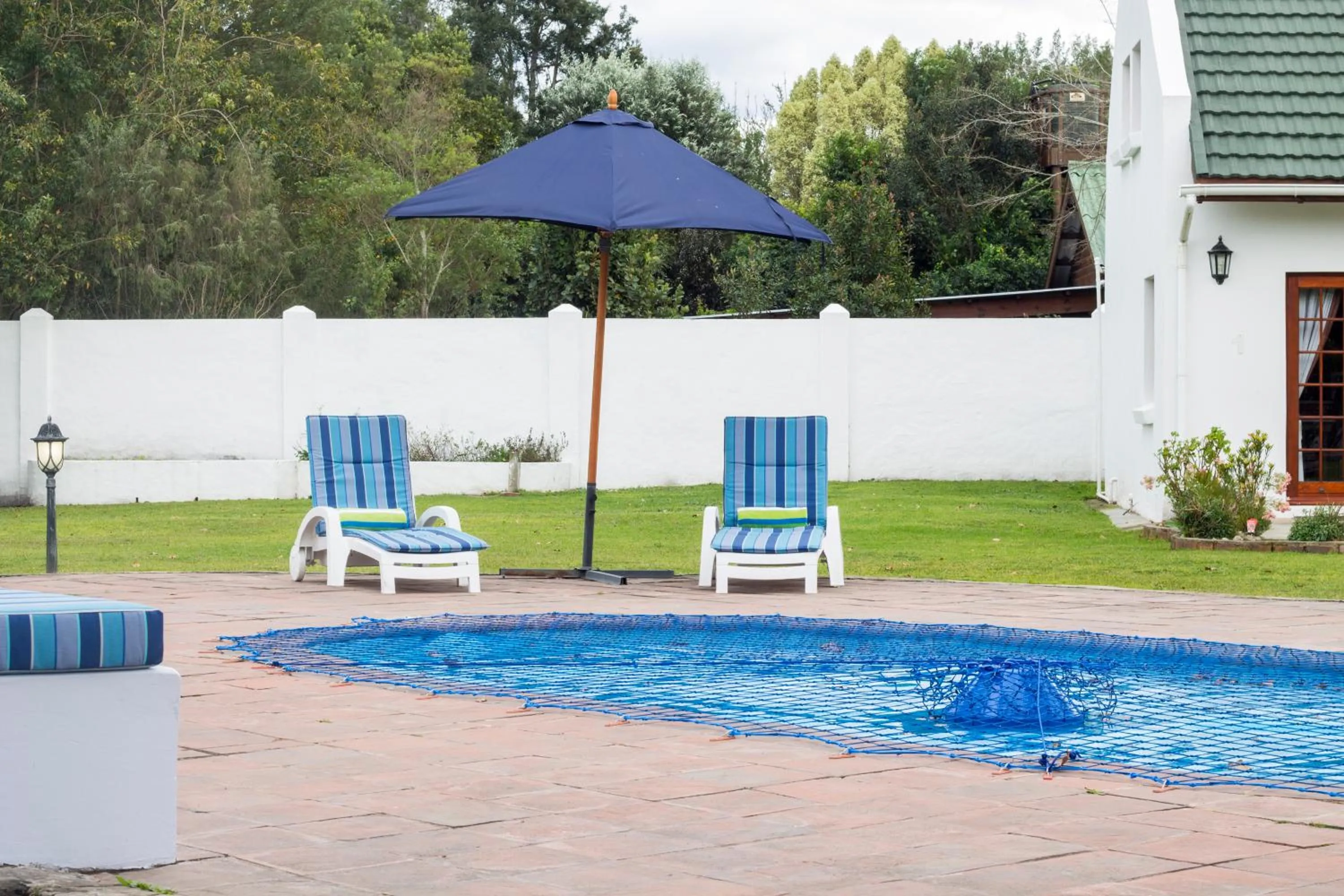 Swimming pool in Swallows Nest Country Cottages