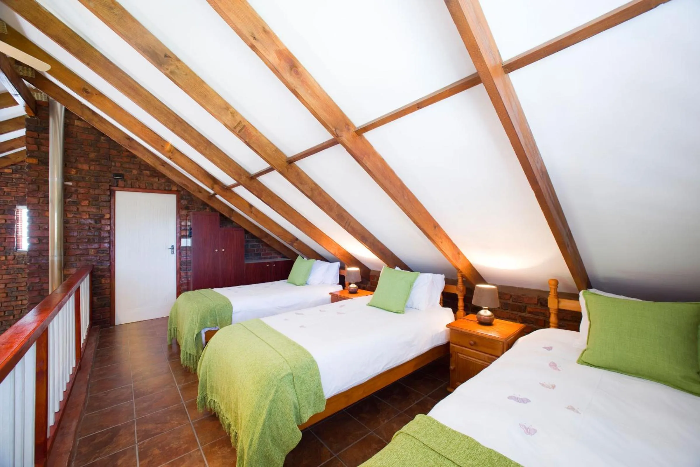 Photo of the whole room, Bed in Swallows Nest Country Cottages