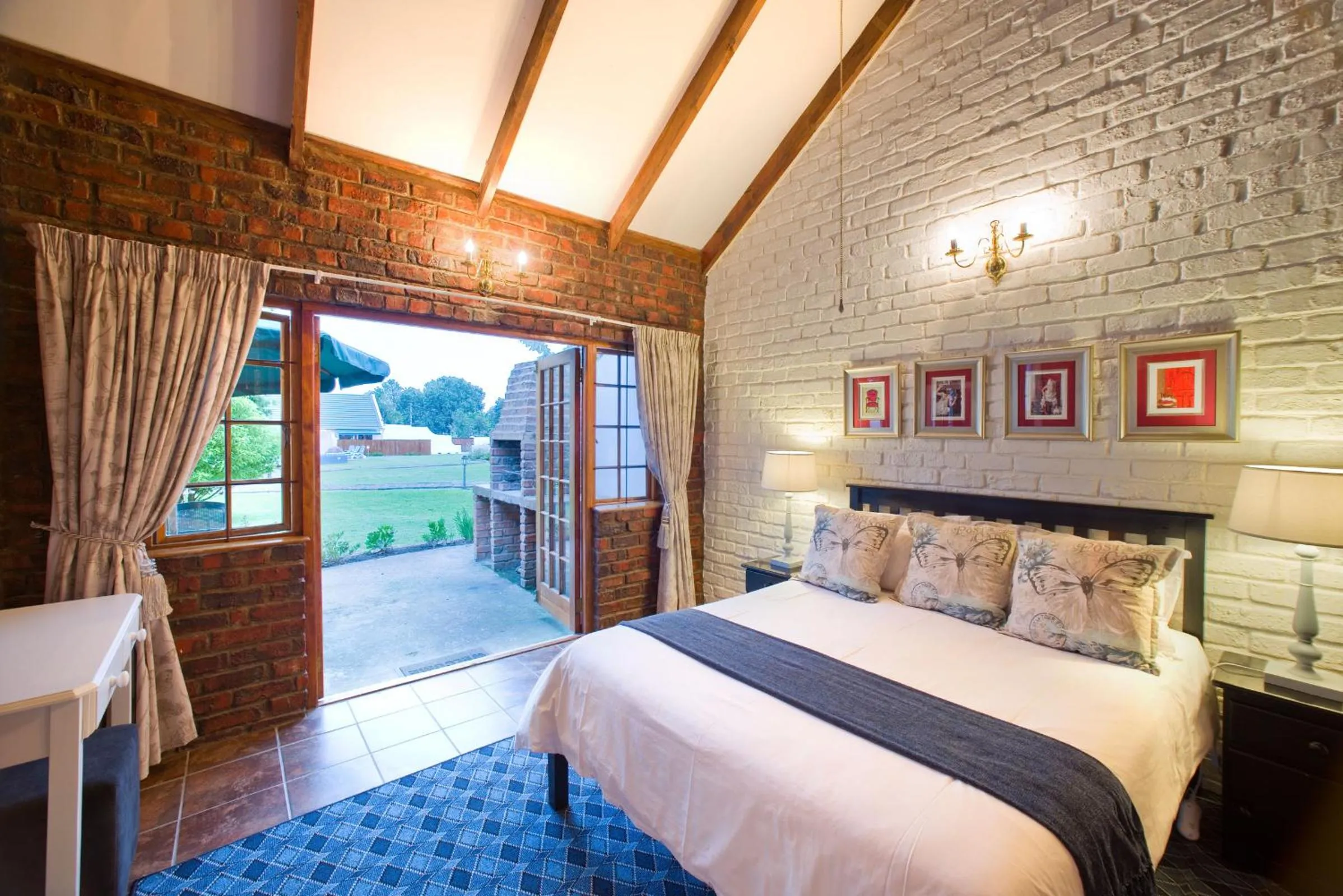 Photo of the whole room, Bed in Swallows Nest Country Cottages