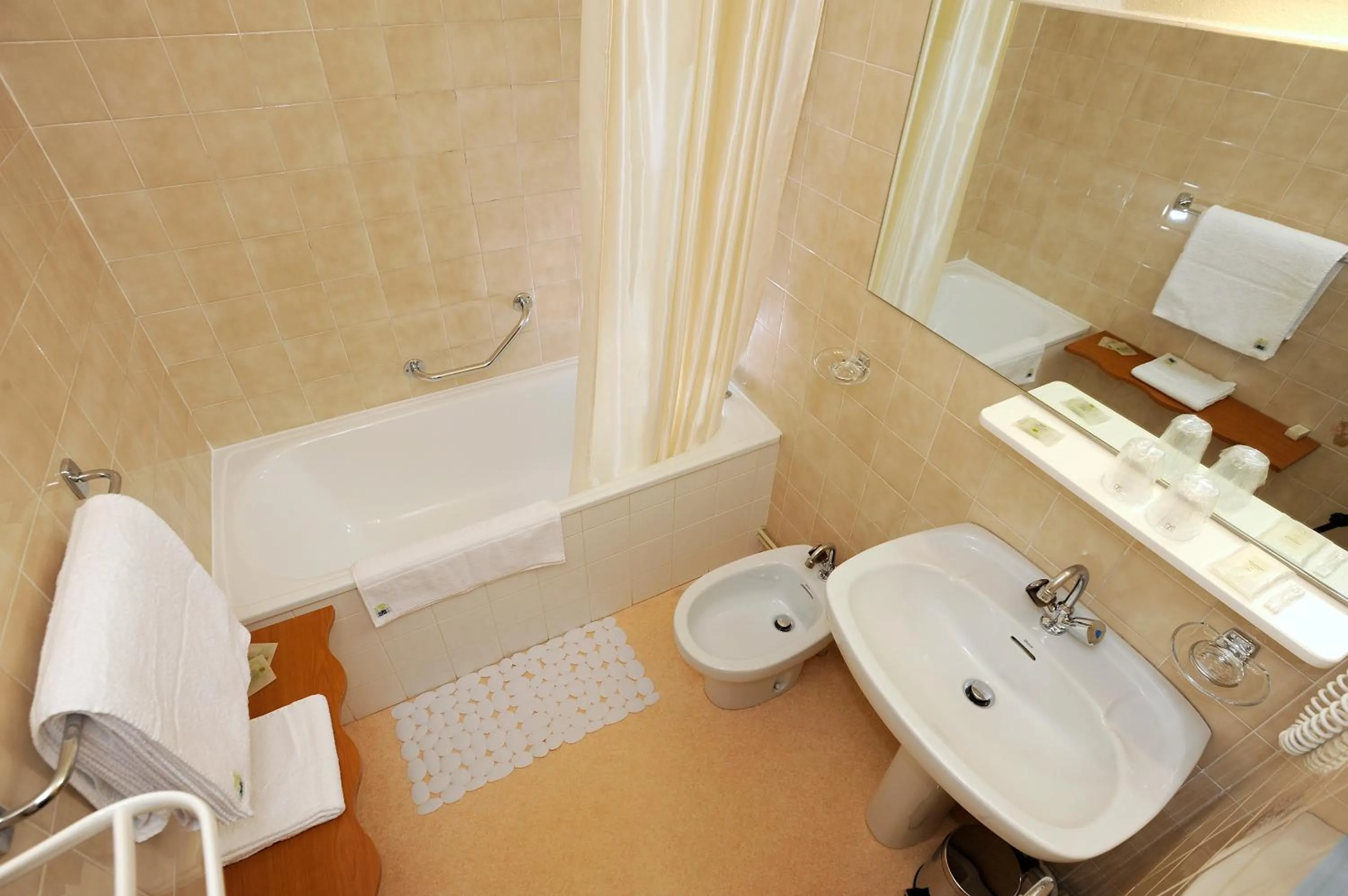 Bathroom in Logis Hotel Des Grands Vins