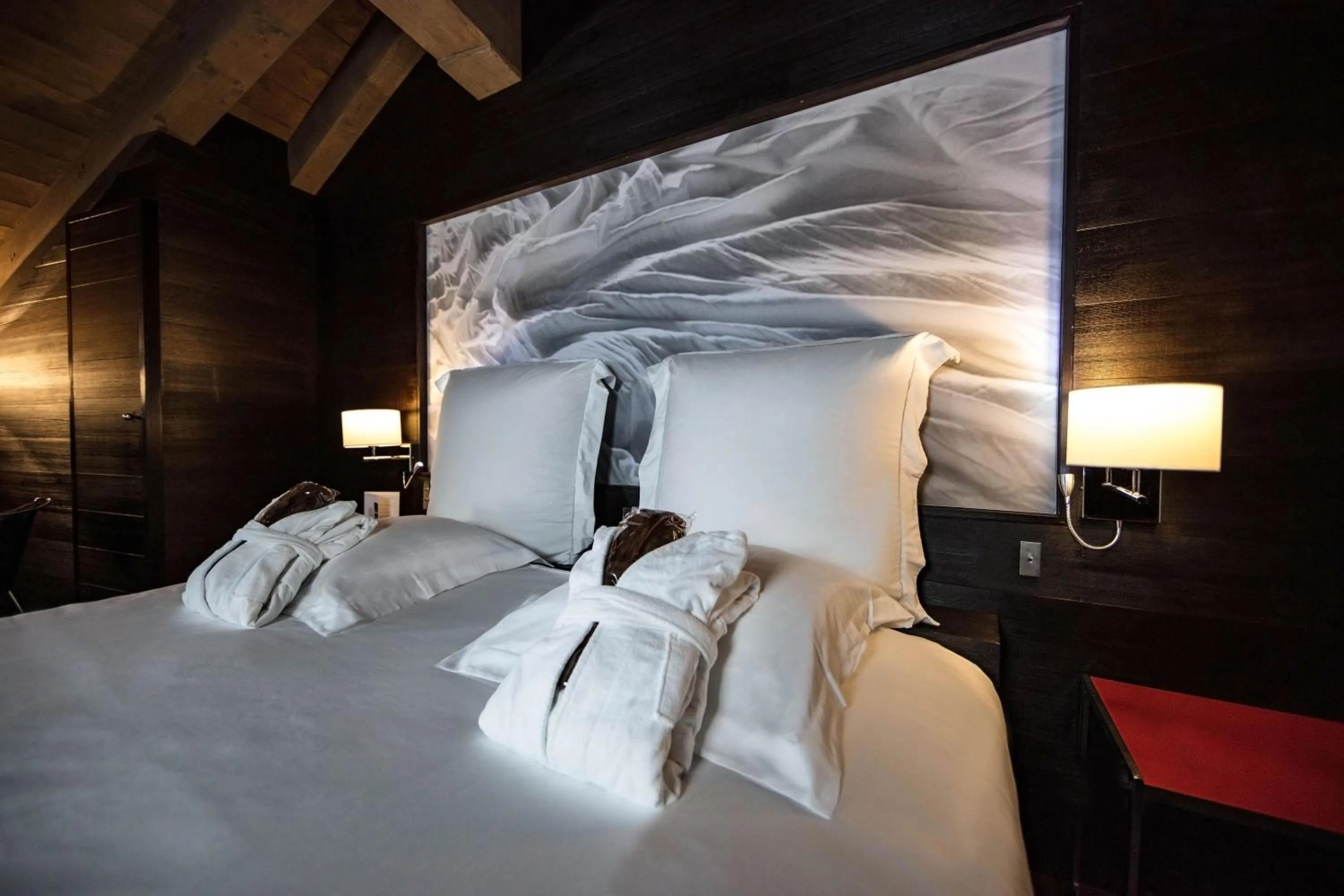 Decorative detail, Bed in Avenue Lodge Hotel & Spa