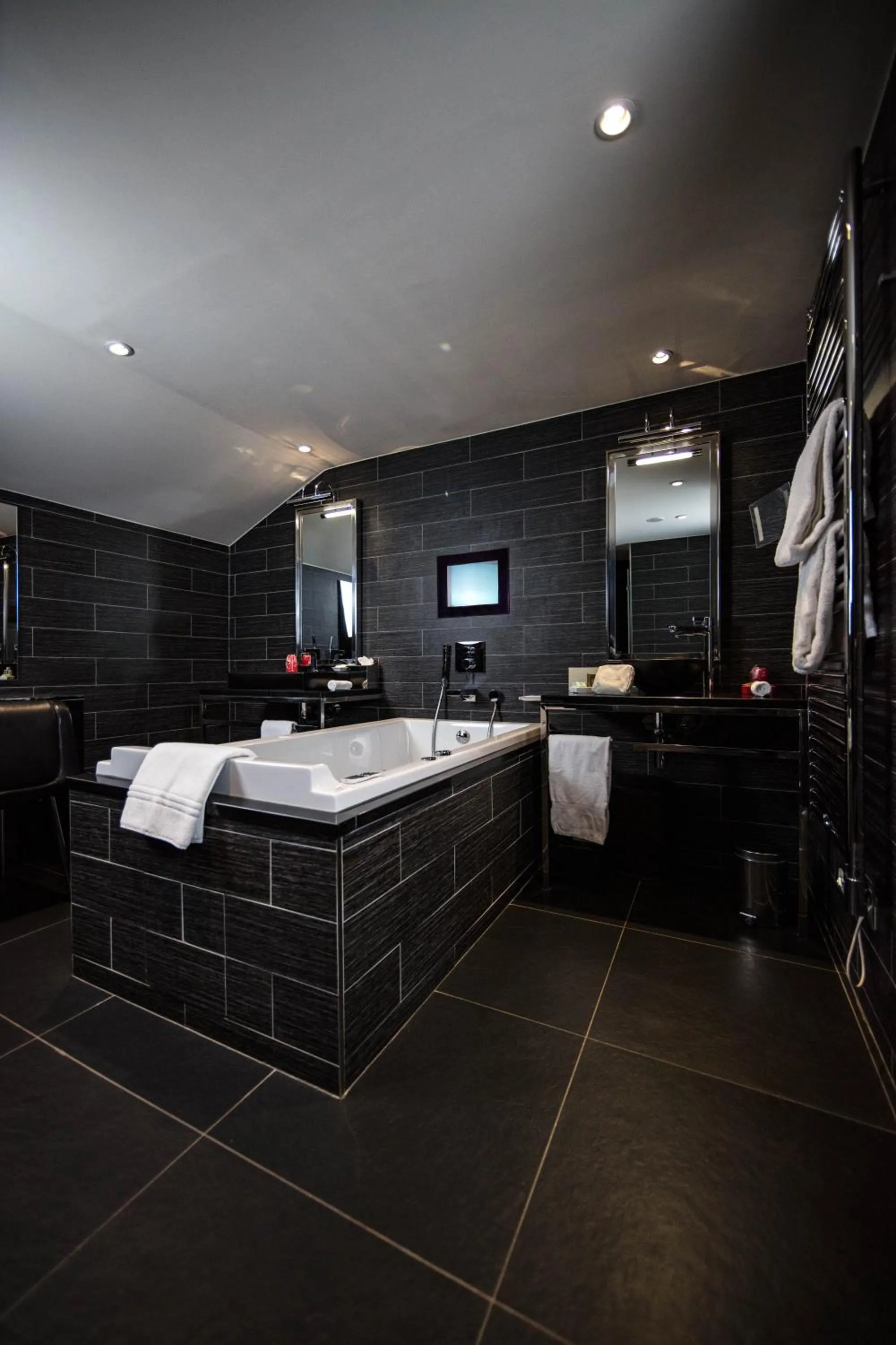 Bathroom in Avenue Lodge Hotel & Spa