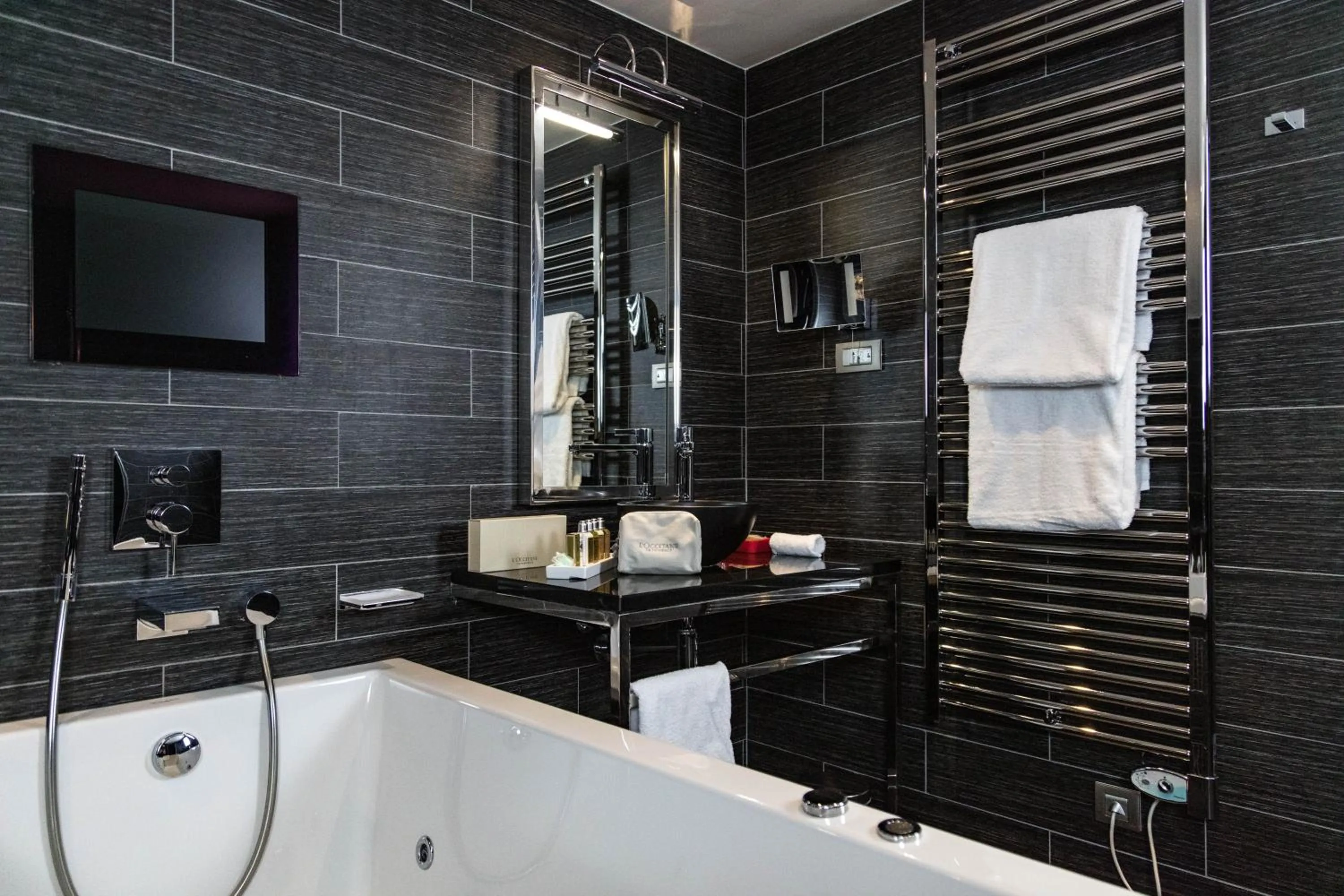 Bathroom in Avenue Lodge Hotel & Spa
