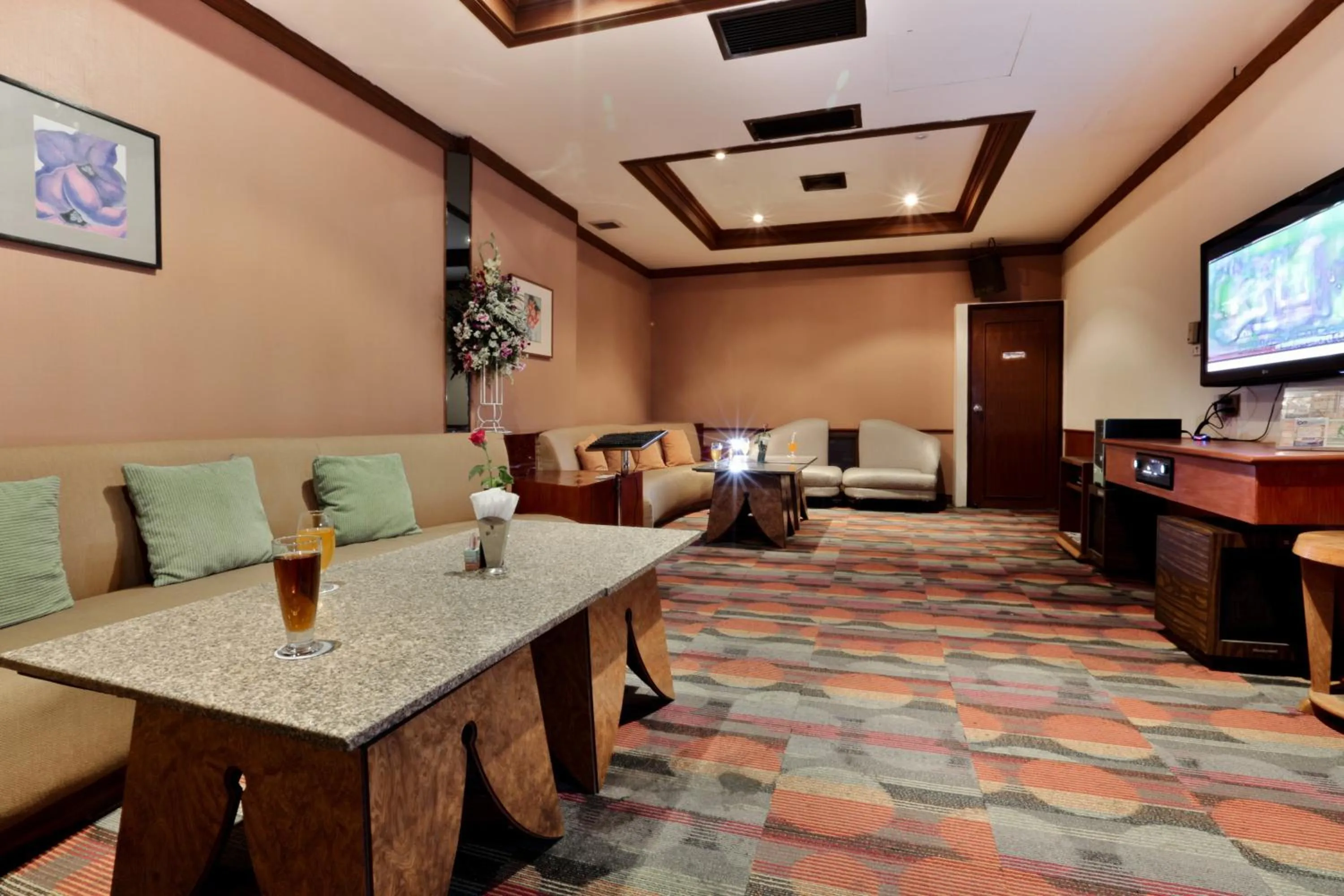 Business facilities in Charoen Hotel