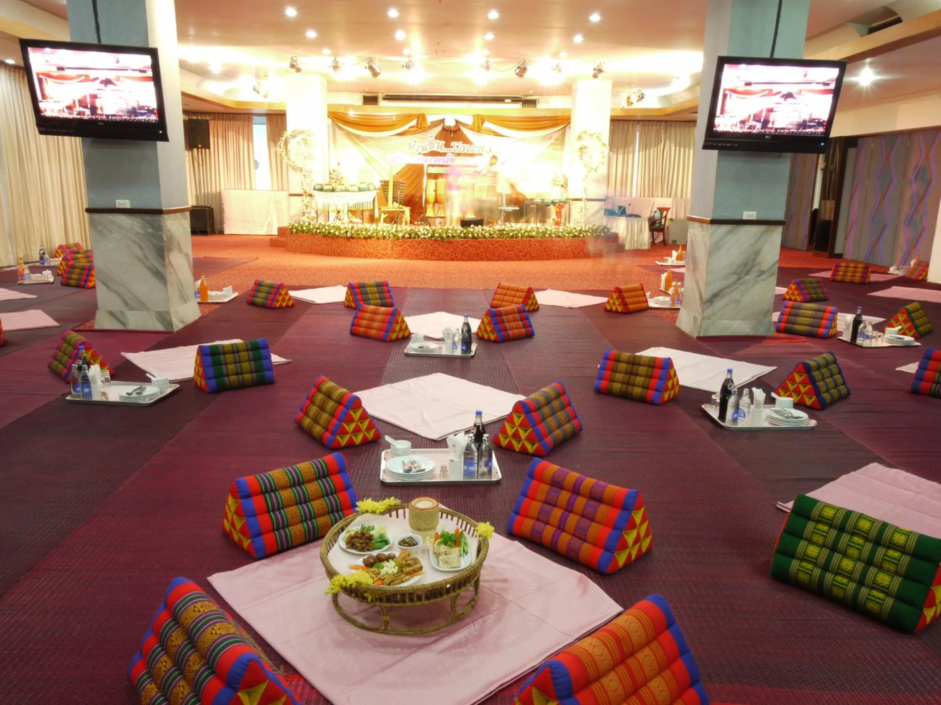 Business facilities in Charoen Hotel
