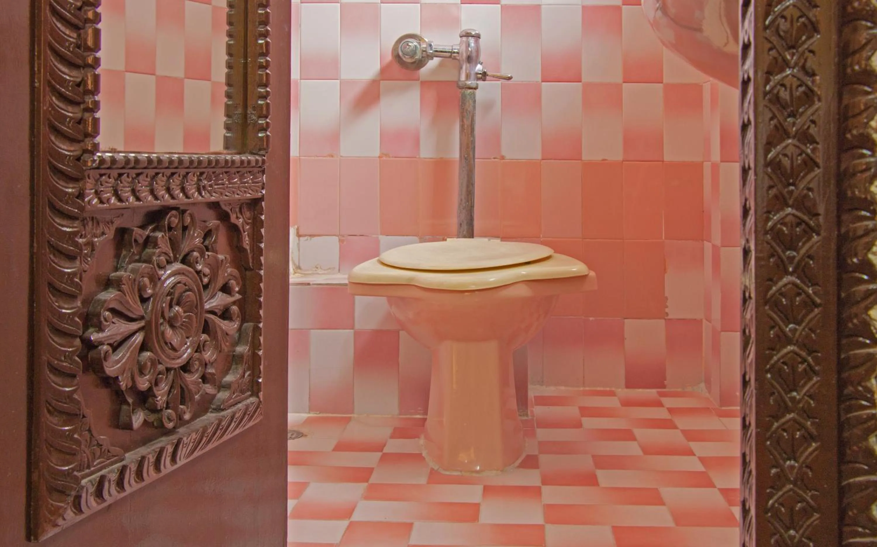 Toilet in Hotel Metropolitan Kantipur