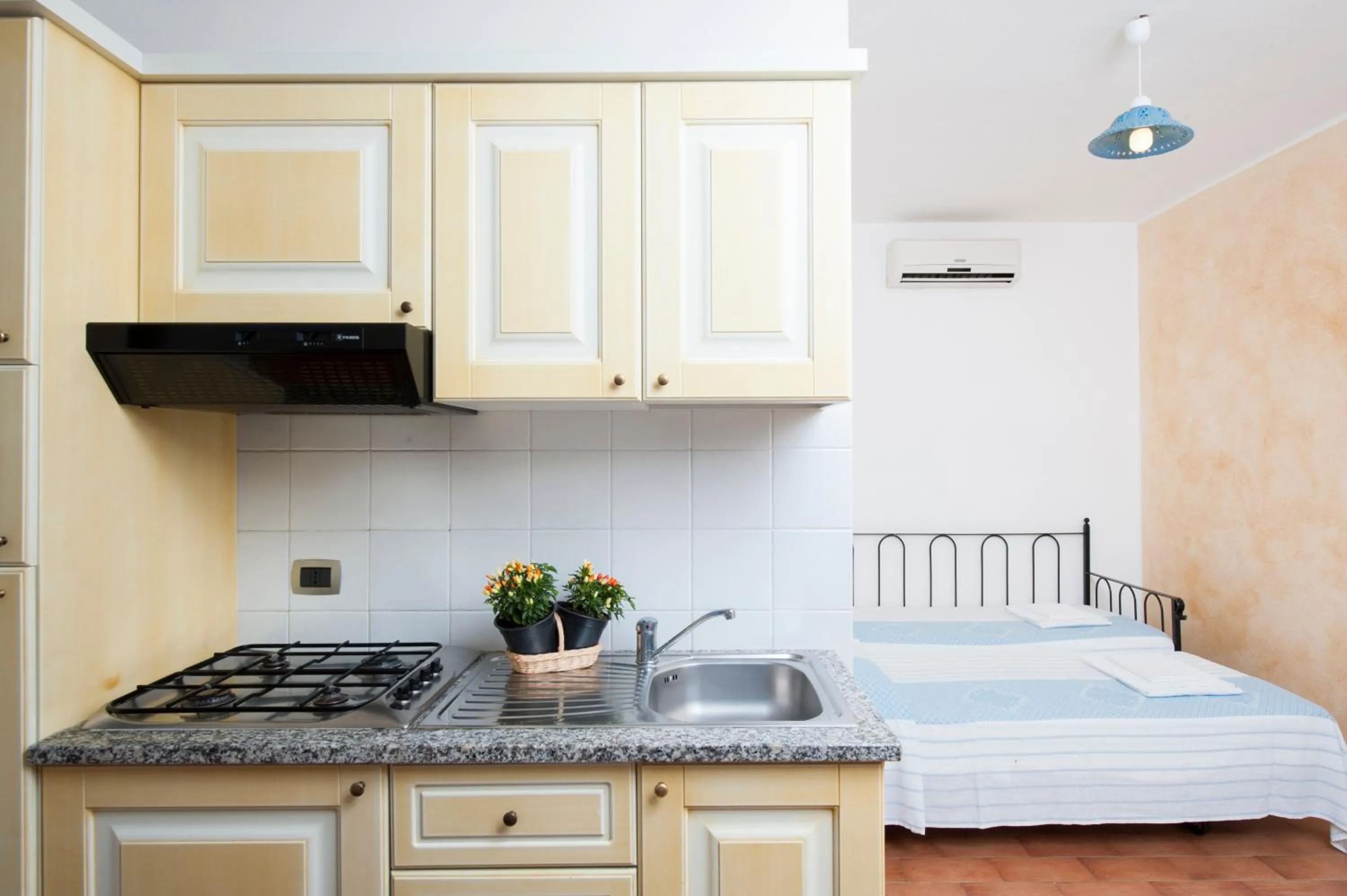 Kitchen or kitchenette, Bed in Residence S'incantu