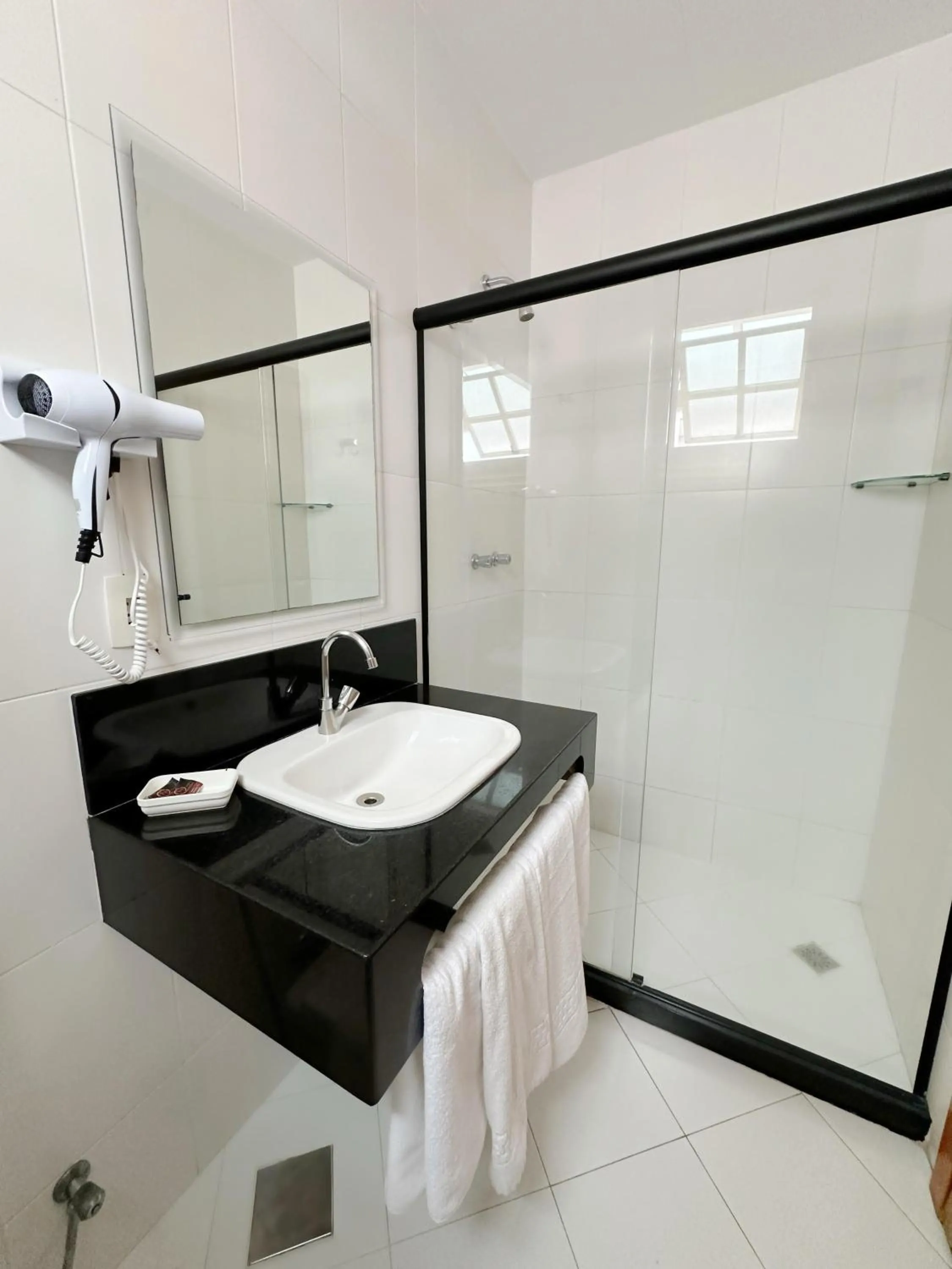 Shower in Hotel Monte Alegre