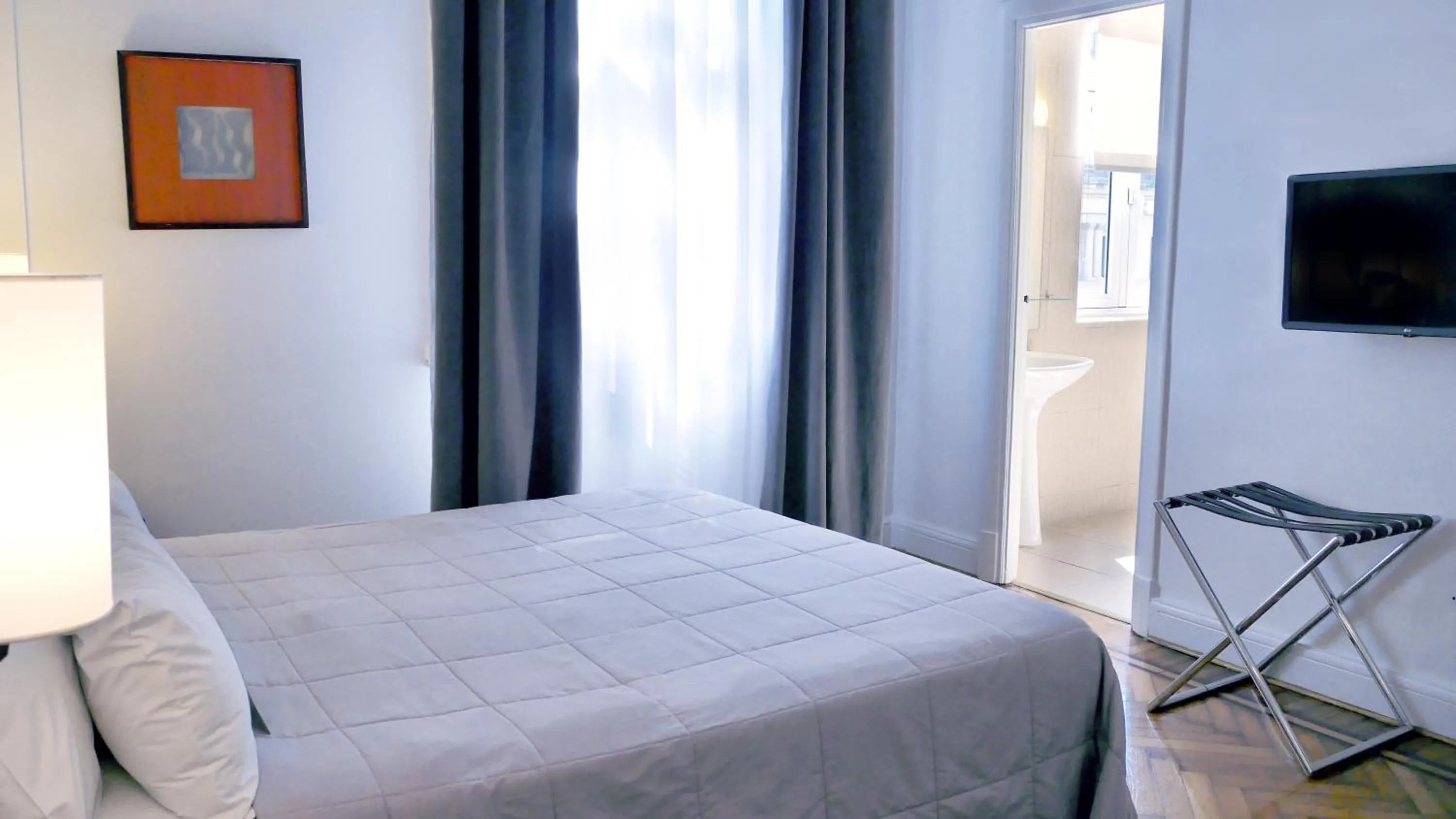 Photo of the whole room in 562 Nogaro