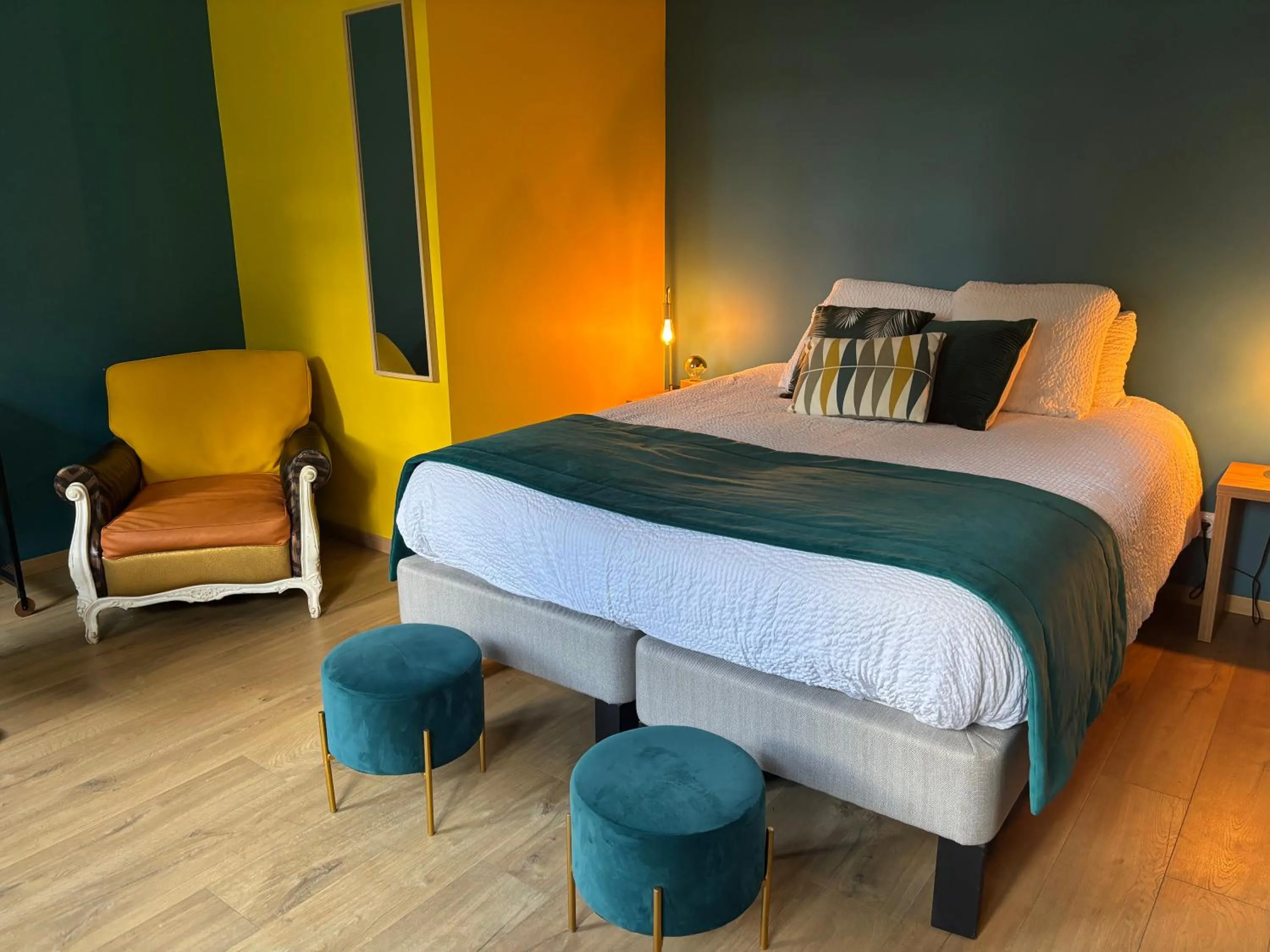 Bed in LOGIS HÔTEL-RESTAURANT - Le Moulin d'Artres