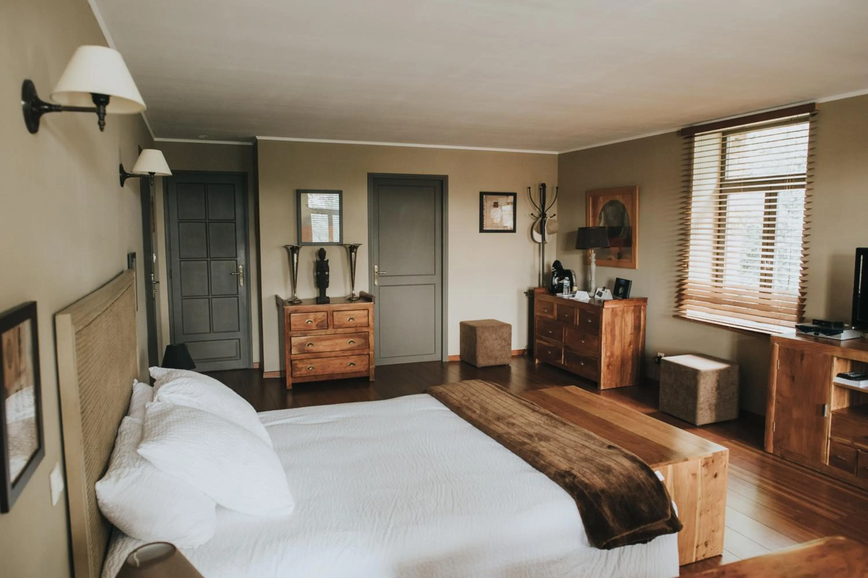 Bed in LOGIS HÔTEL-RESTAURANT - Le Moulin d'Artres