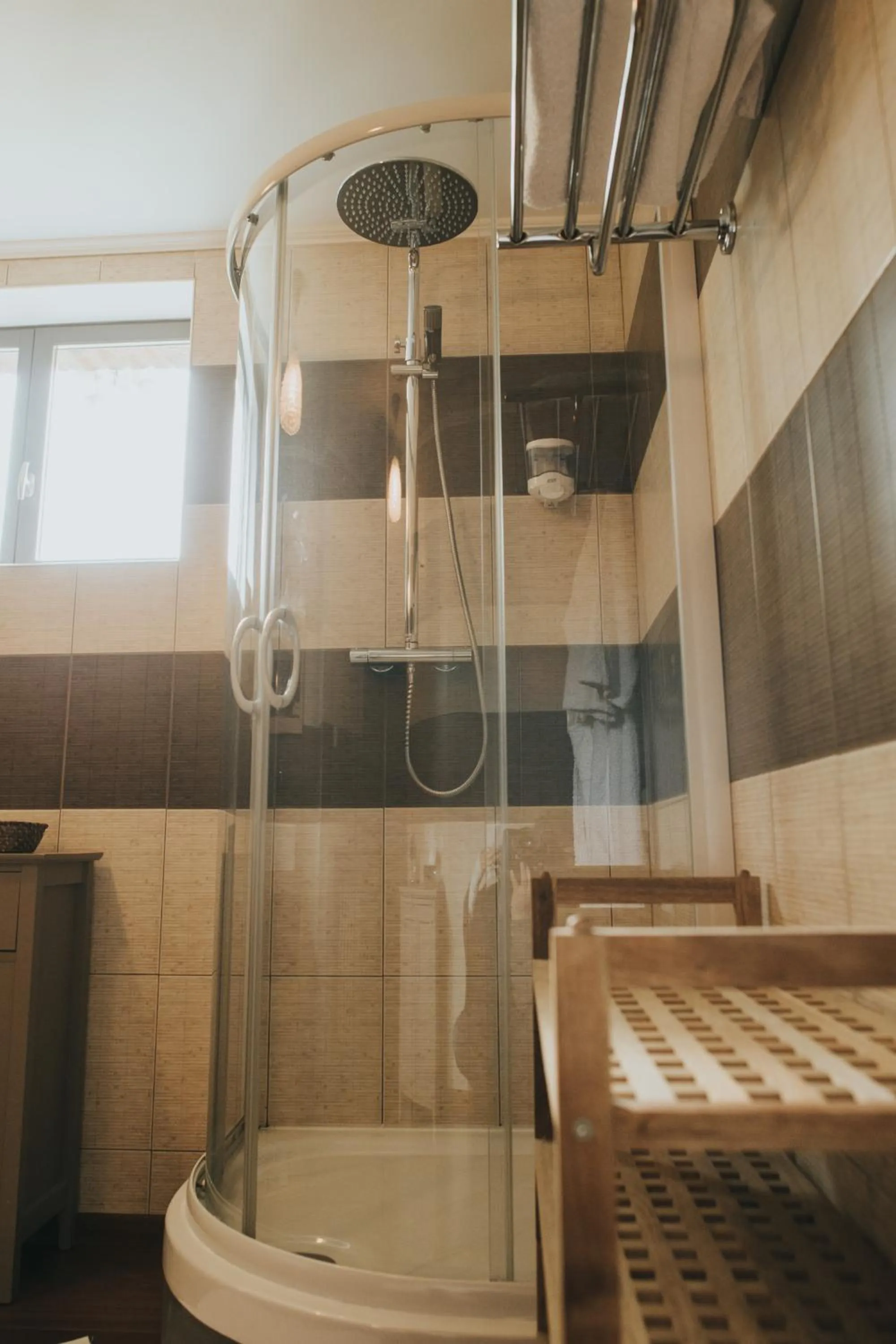 Shower in LOGIS HÔTEL-RESTAURANT - Le Moulin d'Artres