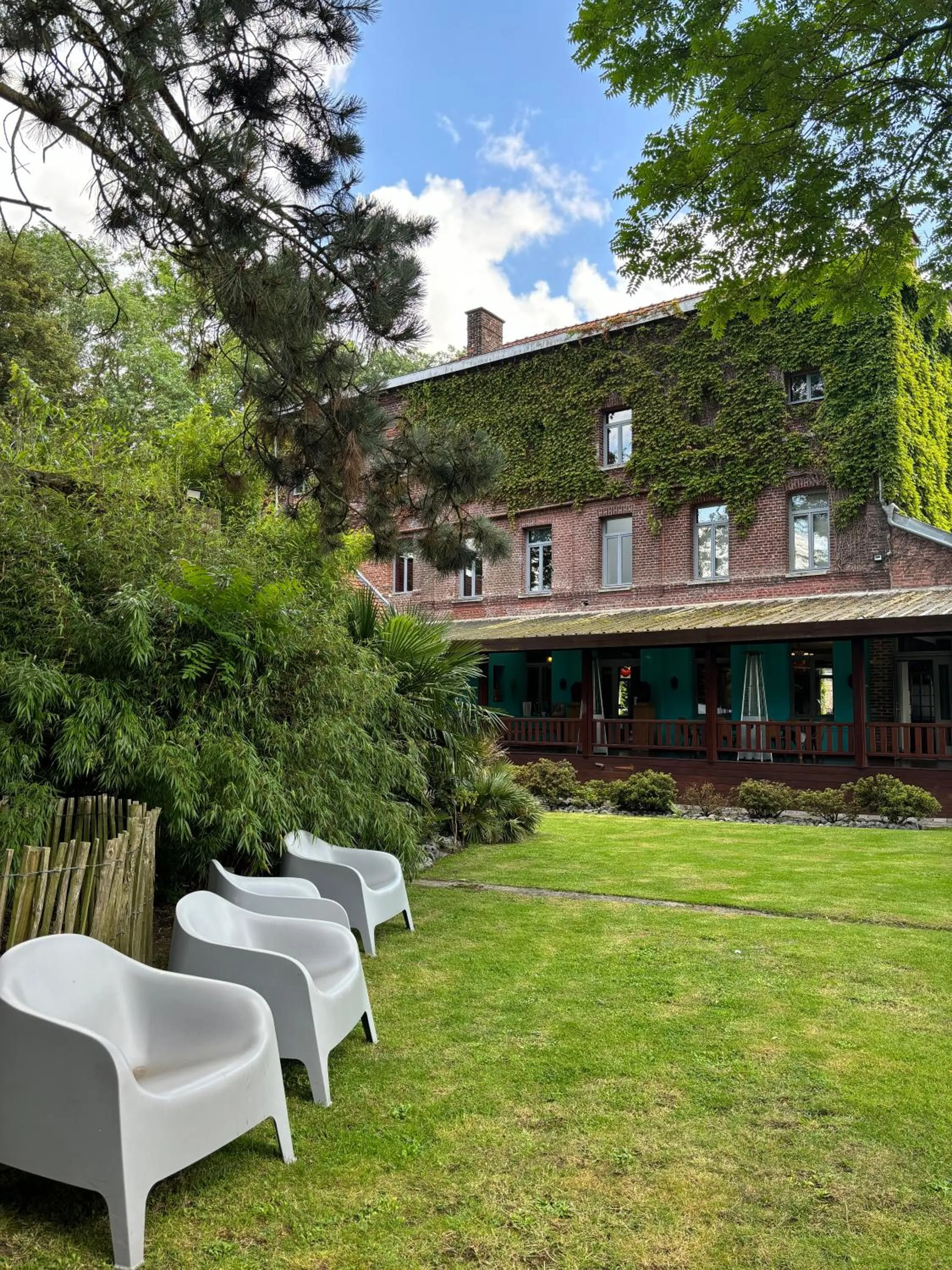 Property building in LOGIS HÔTEL-RESTAURANT - Le Moulin d'Artres