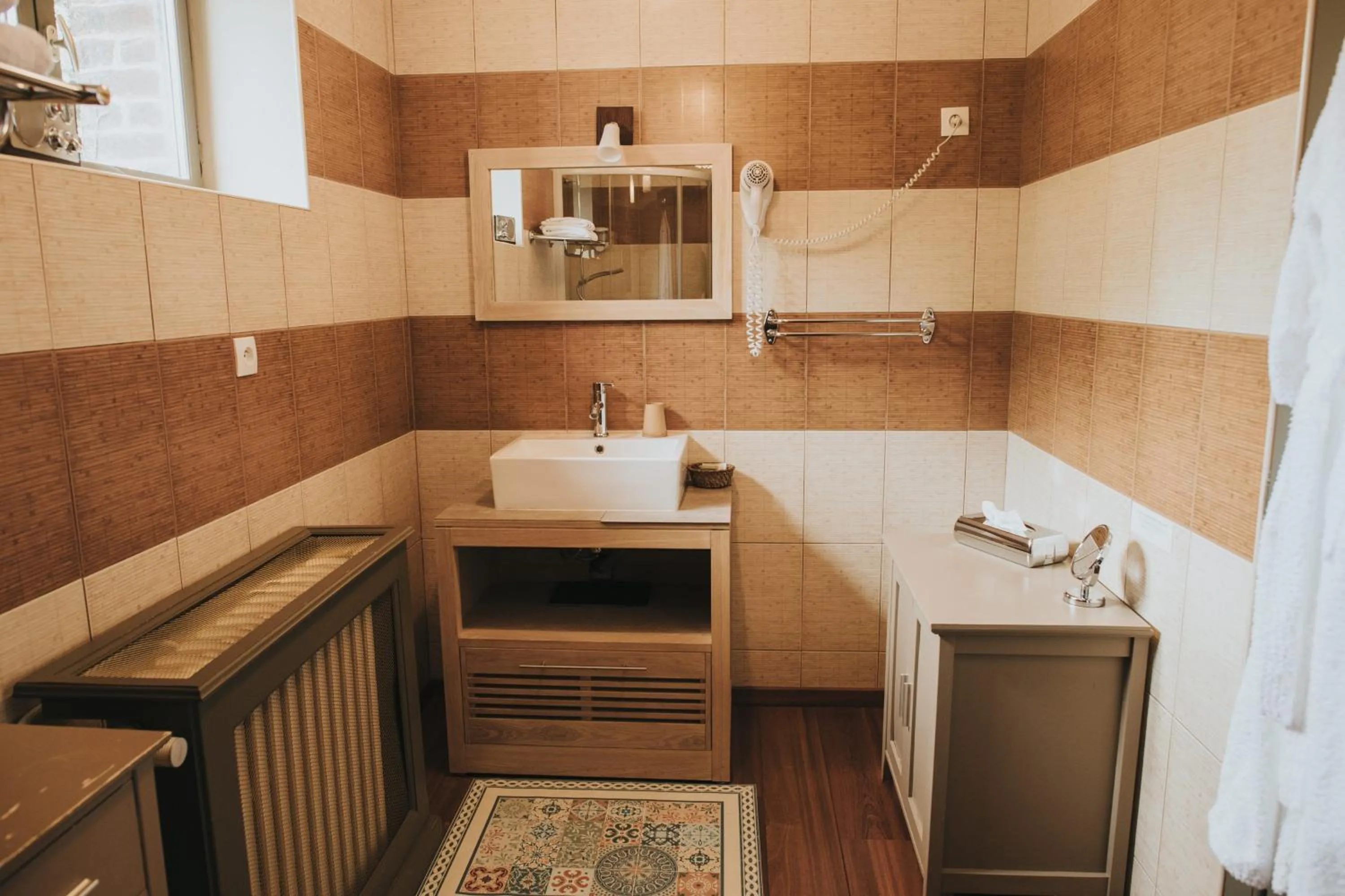 Bathroom in LOGIS HÔTEL-RESTAURANT - Le Moulin d'Artres