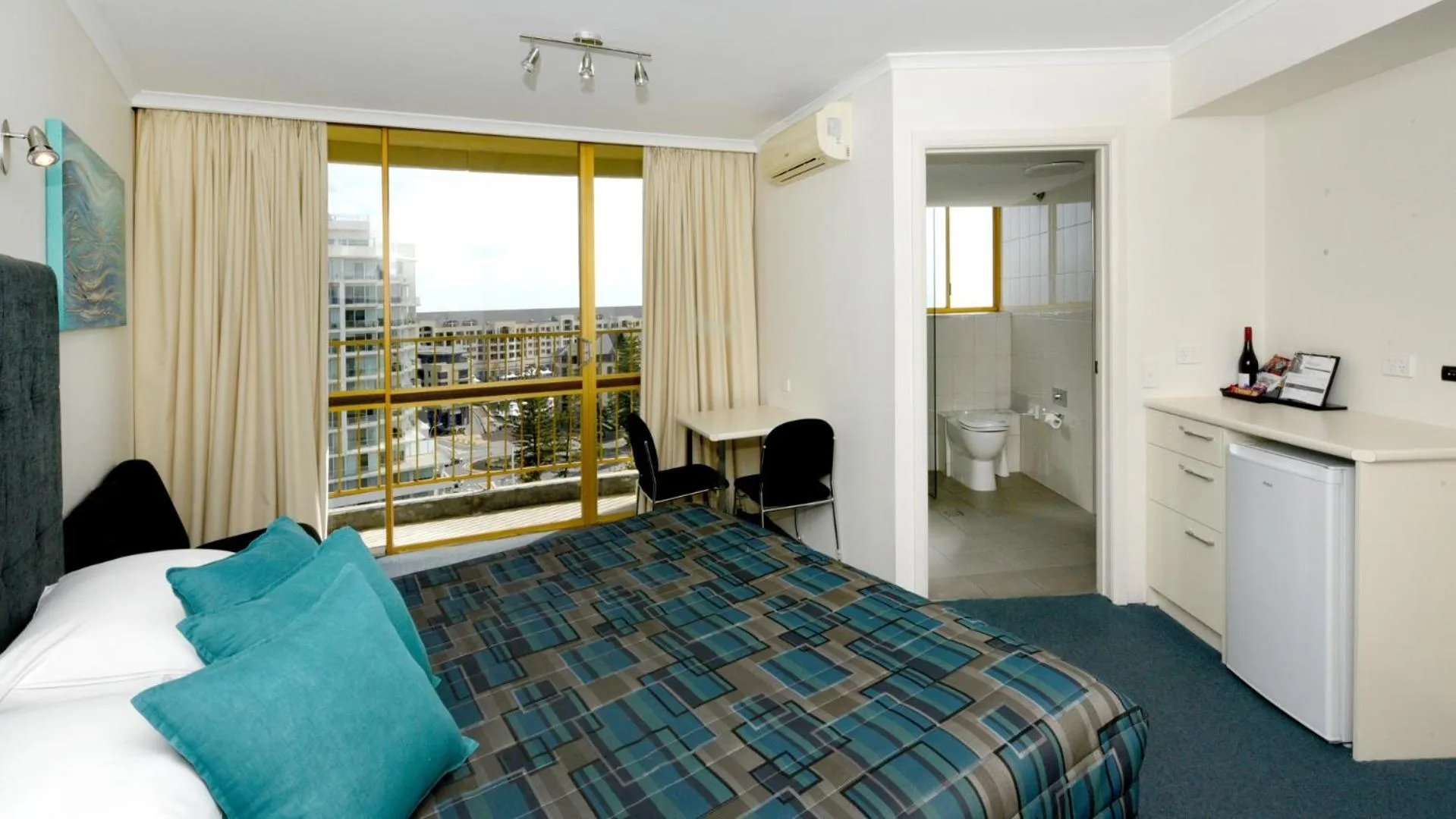 Bed in Atlantic Tower Motor Inn