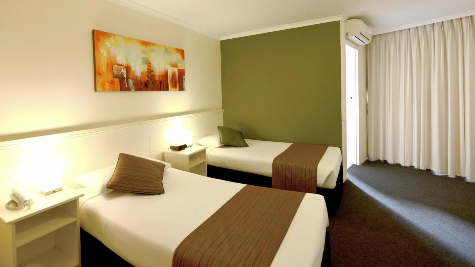 Bed in Atlantic Tower Motor Inn