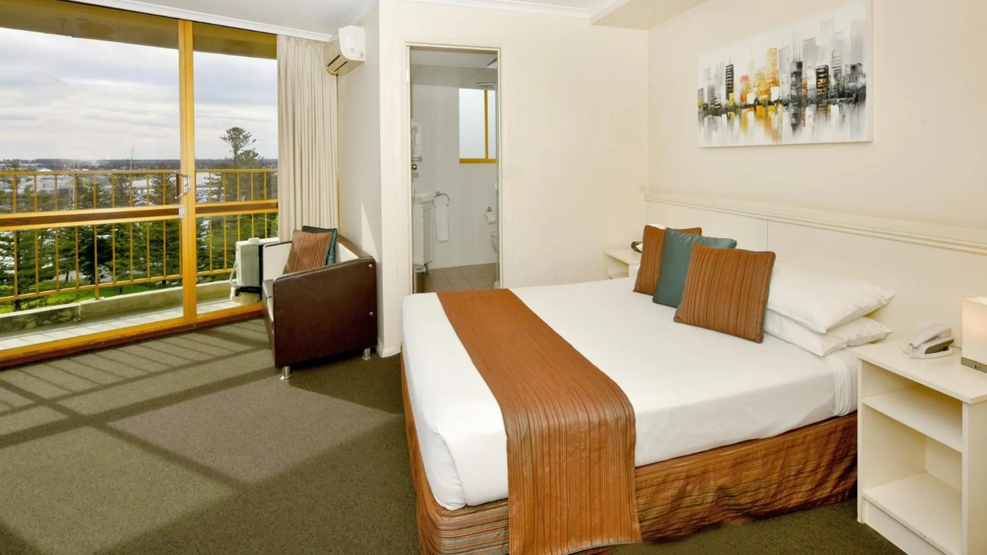 Bed in Atlantic Tower Motor Inn