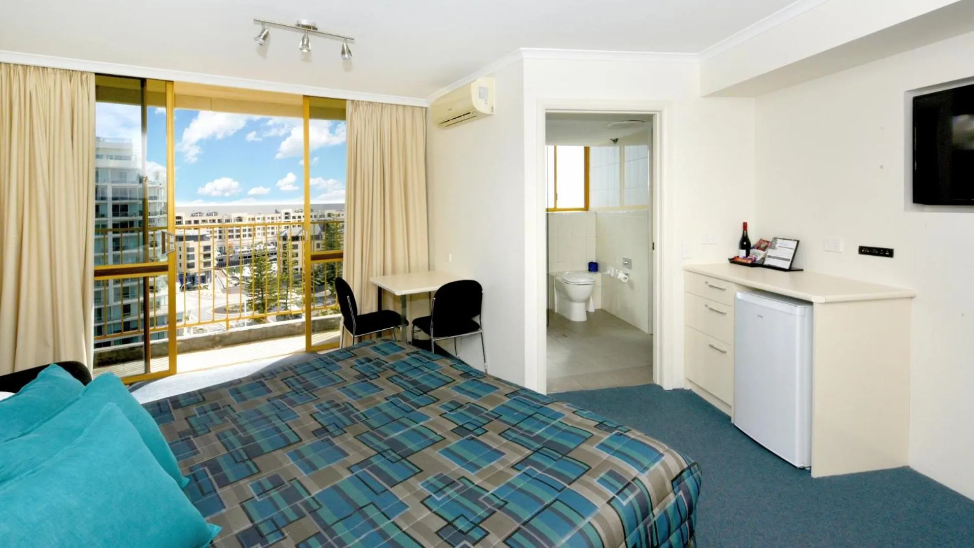 Bed in Atlantic Tower Motor Inn