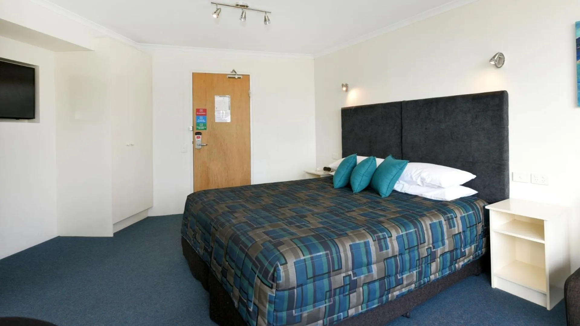 Bed in Atlantic Tower Motor Inn