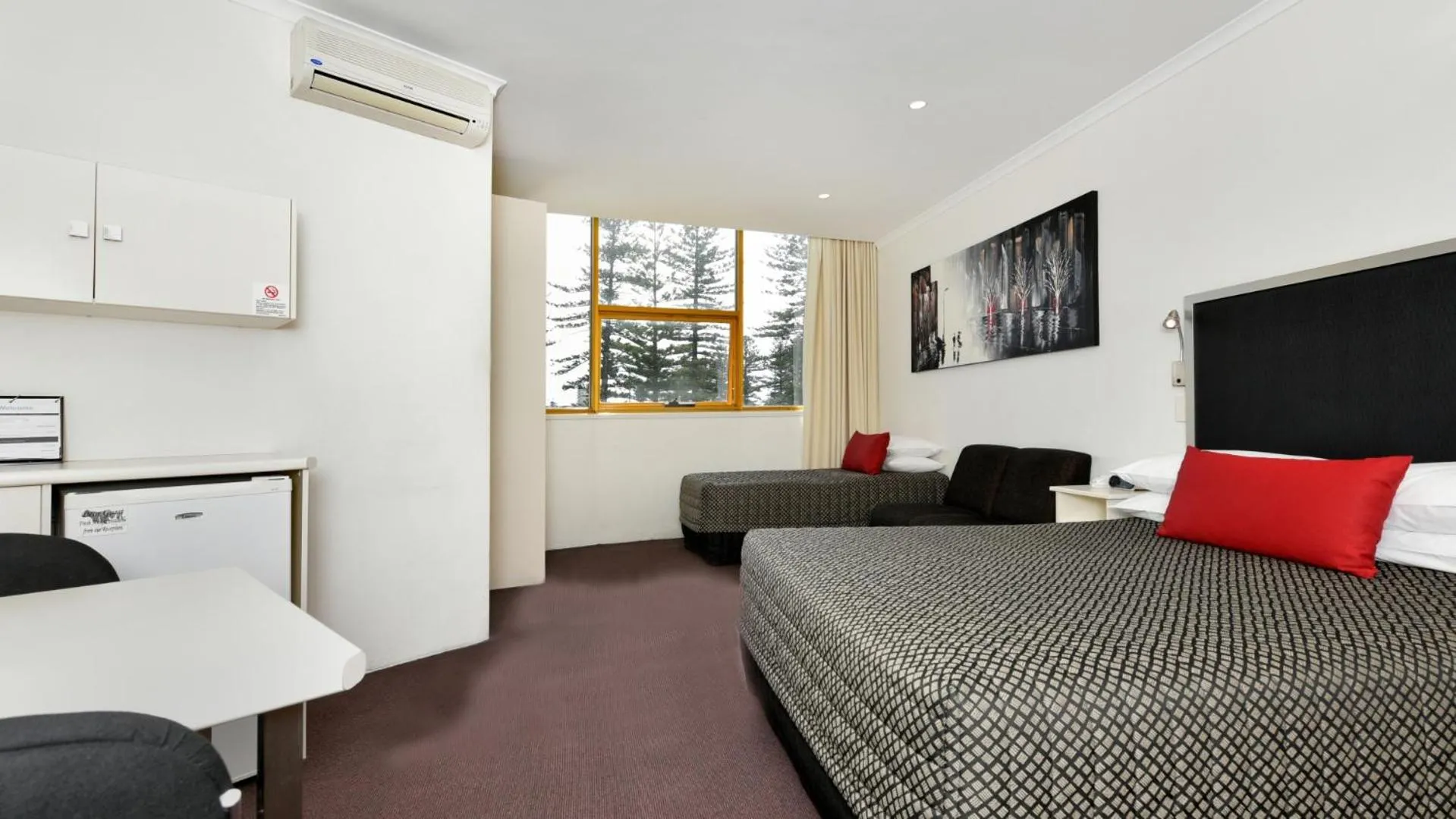 Bed in Atlantic Tower Motor Inn