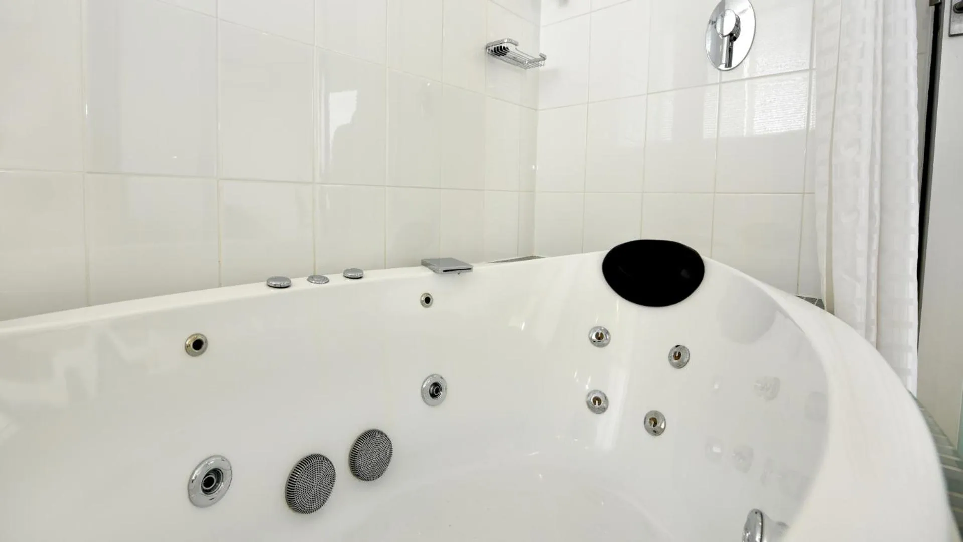 Bathroom in Atlantic Tower Motor Inn