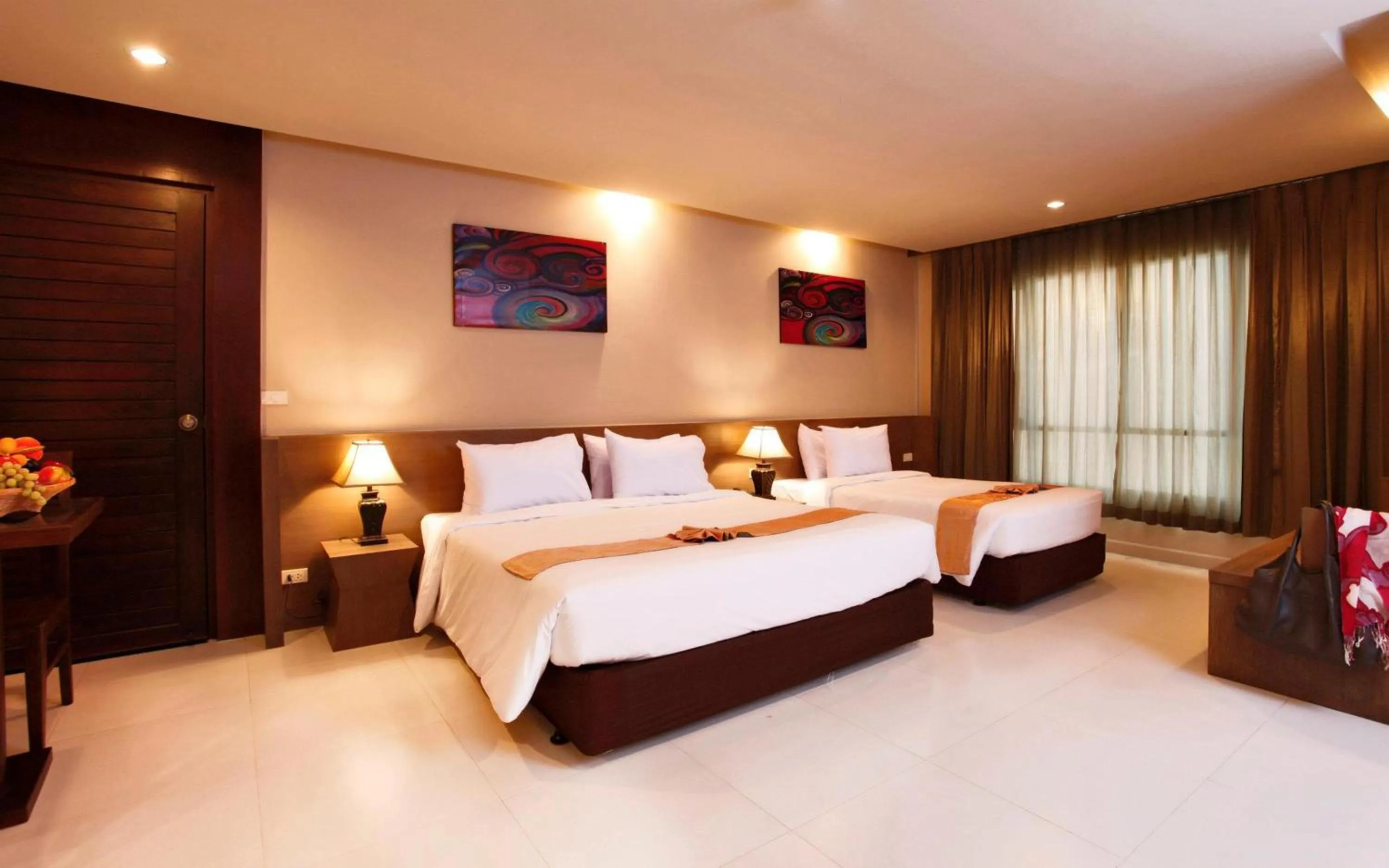 Photo of the whole room, Bed in Pattaya Loft