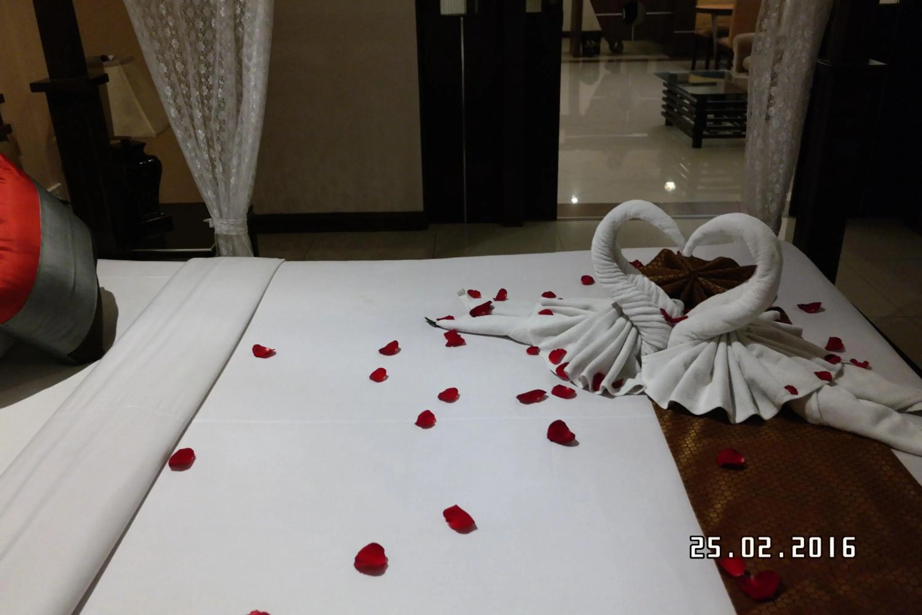 Bedroom, Bed in Pattaya Loft