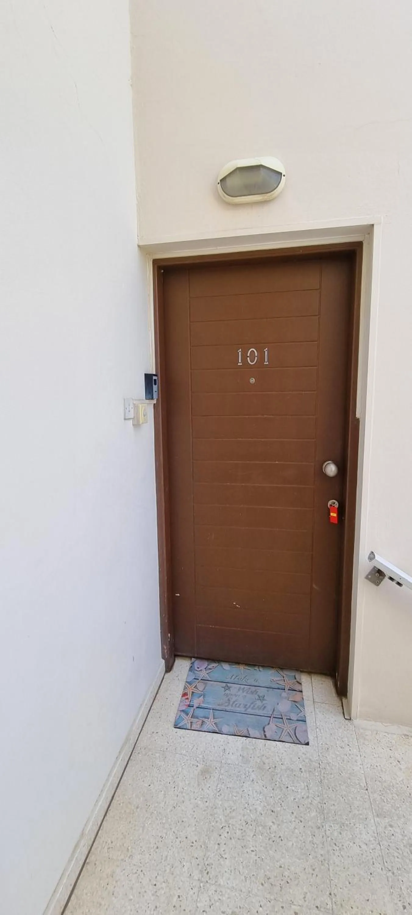 Text overlay in Astrofegia Apartments Near The Sea