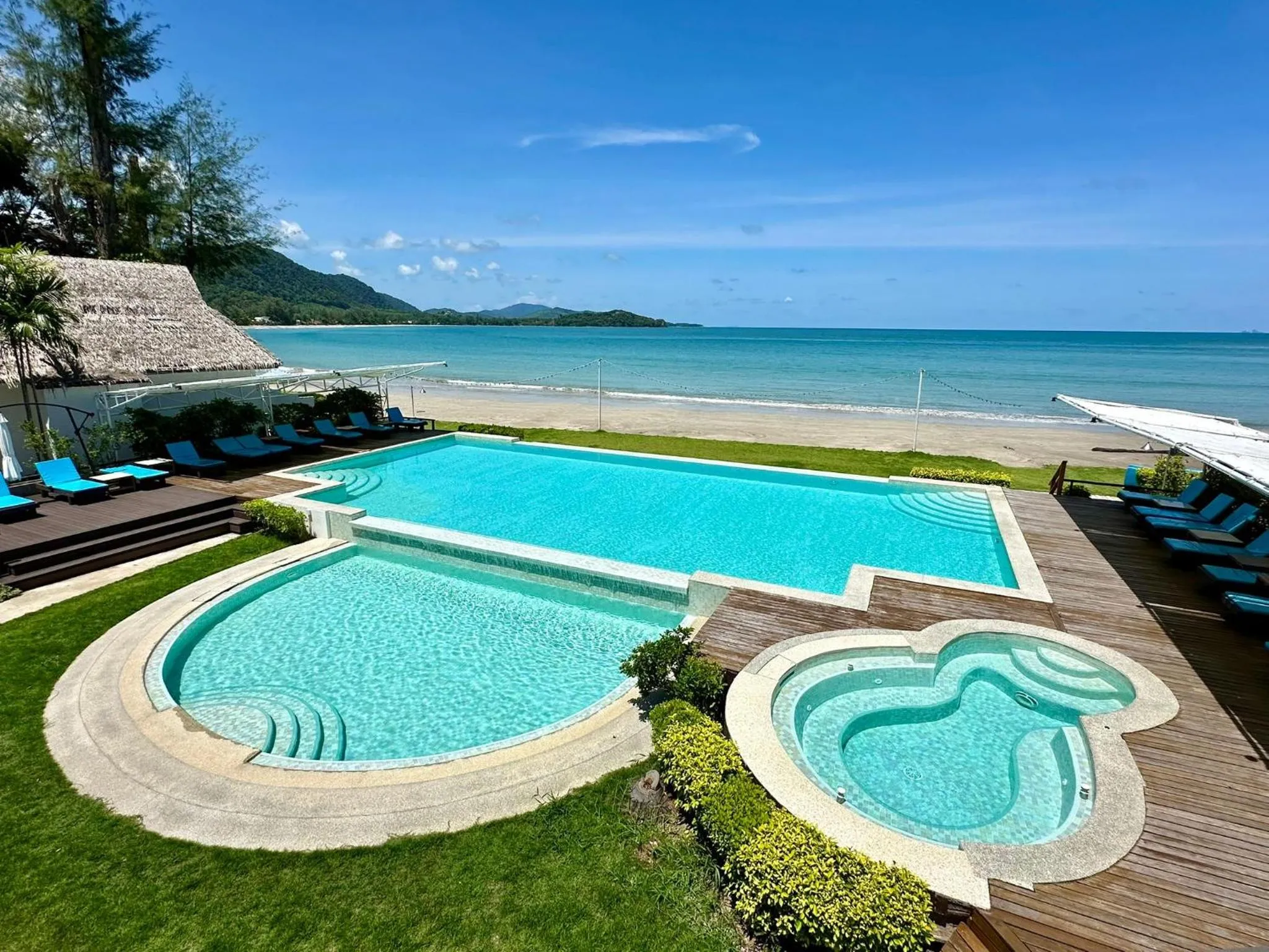 Swimming pool in Twin Bay Resort Koh Lanta
