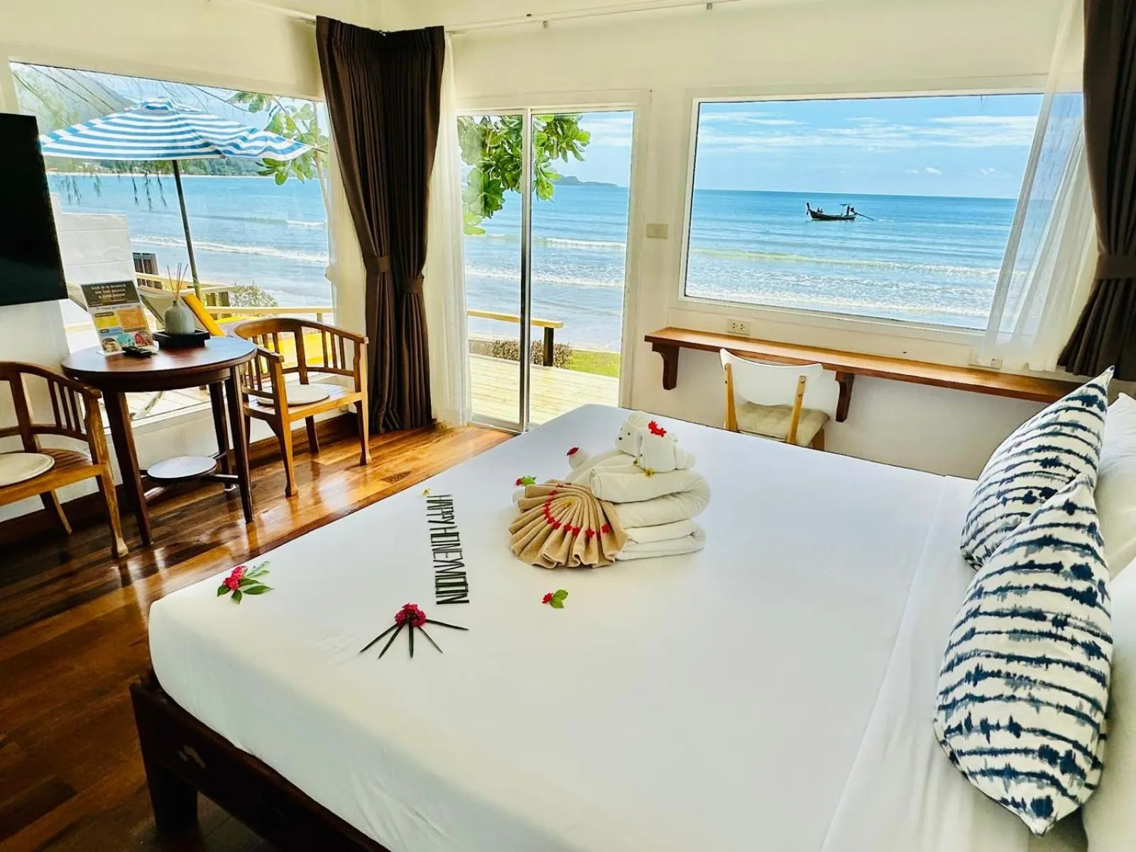 Sea view, Bed in Twin Bay Resort Koh Lanta