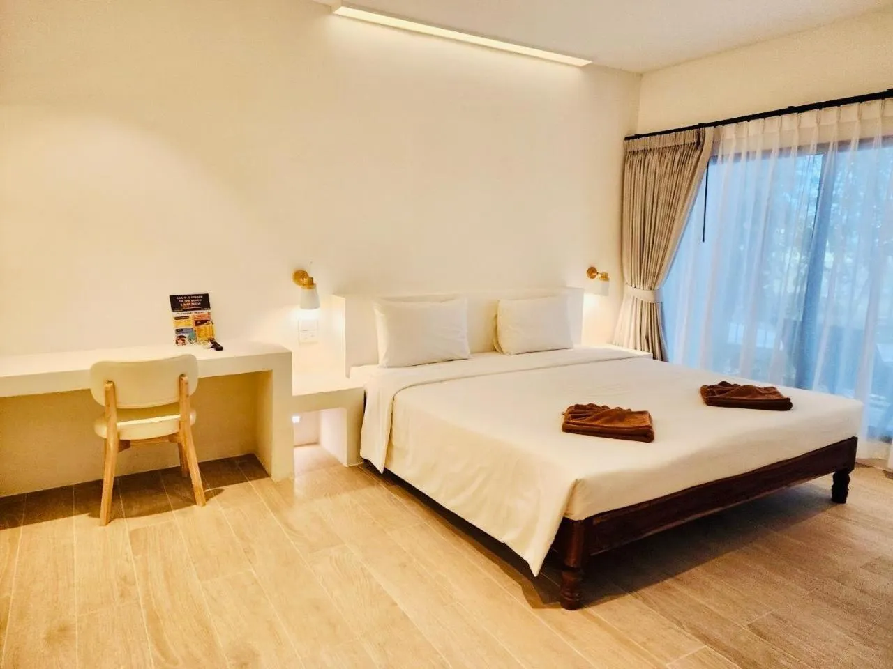 Bed in Twin Bay Resort Koh Lanta